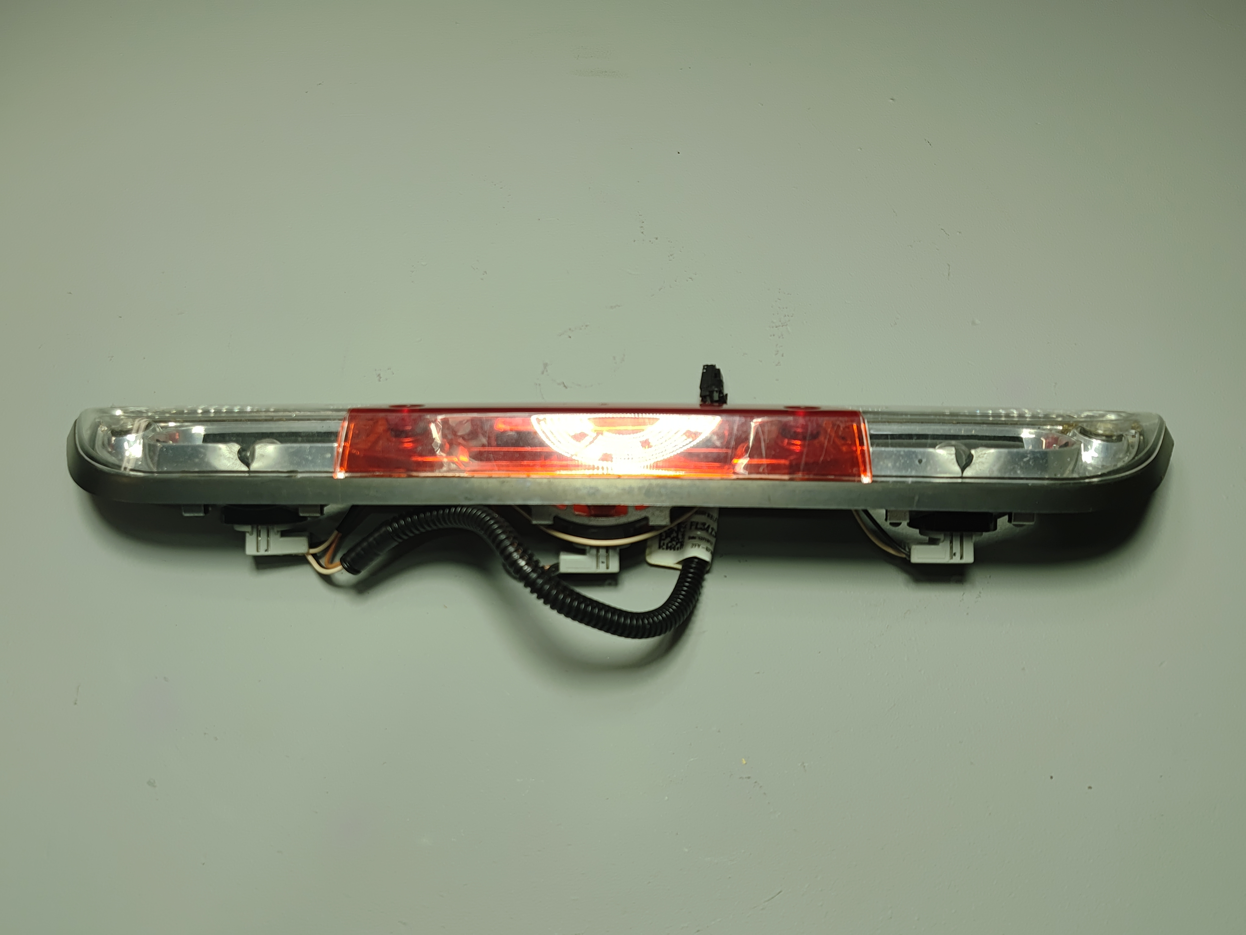 2015 - 2020 FORD F-150 REAR HIGH MOUNT 3RD STOP BRAKE LIGHT LAMP OEM