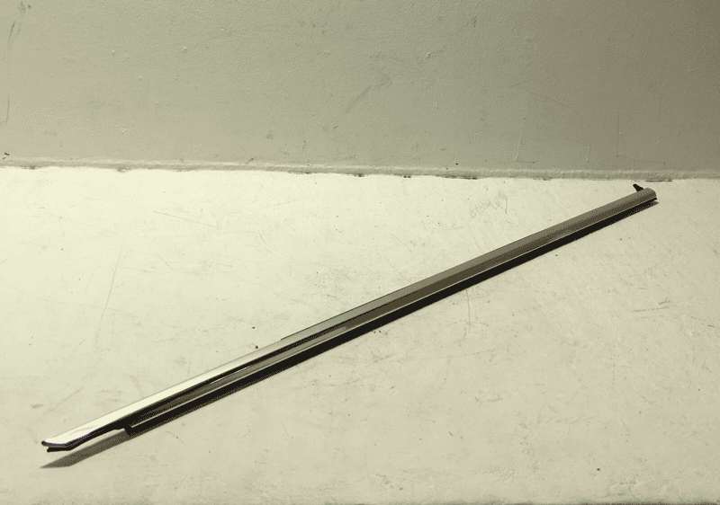 2018-2023 BMW 530E G30 FRONT RIGHT PASSENGER SIDE DOOR WINDOW BELT MOLDING OEM