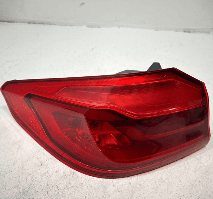 2018-2020 BMW 530e REAR LEFT DRIVER SIDE OUTER TAILLIGHT LIGHT LAMP OEM