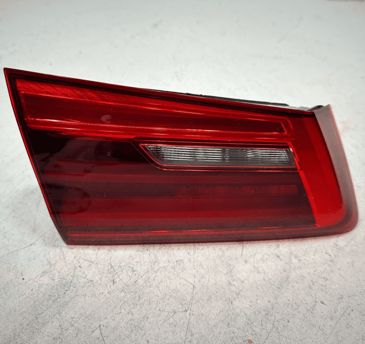 2018-2020 BMW 530e REAR LEFT DRIVER SIDE INNER TAILLIGHT LIGHT LAMP OEM