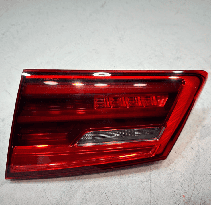 2018-2020 BMW 530e REAR RIGHT PASSENGER SIDE INNER TAILLIGHT LIGHT LAMP OEM