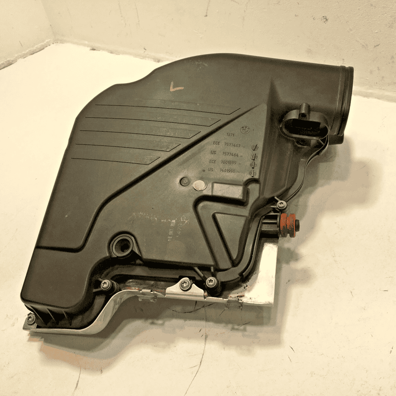 2014-2016 BMW 550  F10 4.4L FRONT LEFT DRIVER SIDE ENGINE AIR CLEANER FILTER OEM