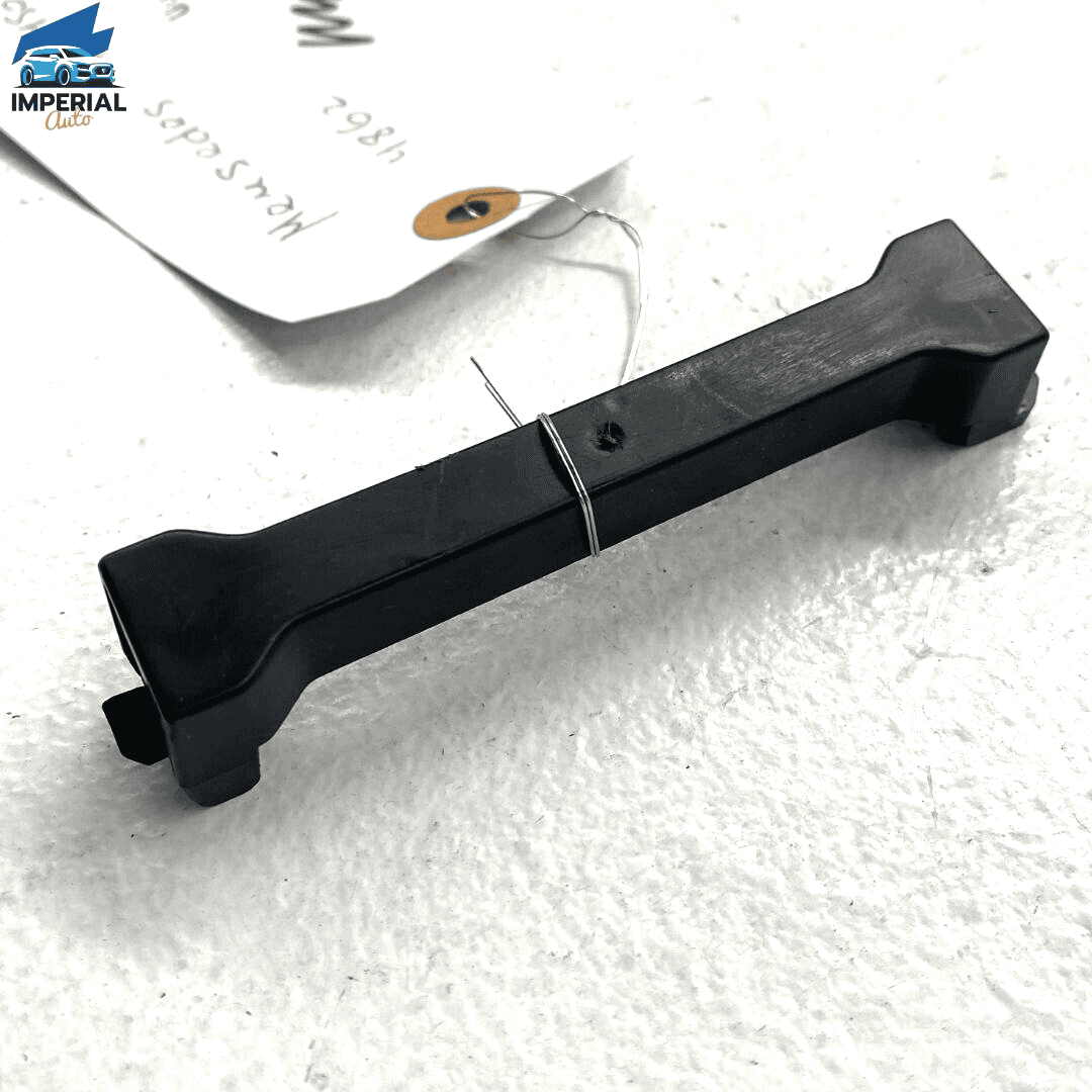 2007-12 Mercedes X164 GL450 Air Duct Tie Down Holder Rear Bracket 164683007