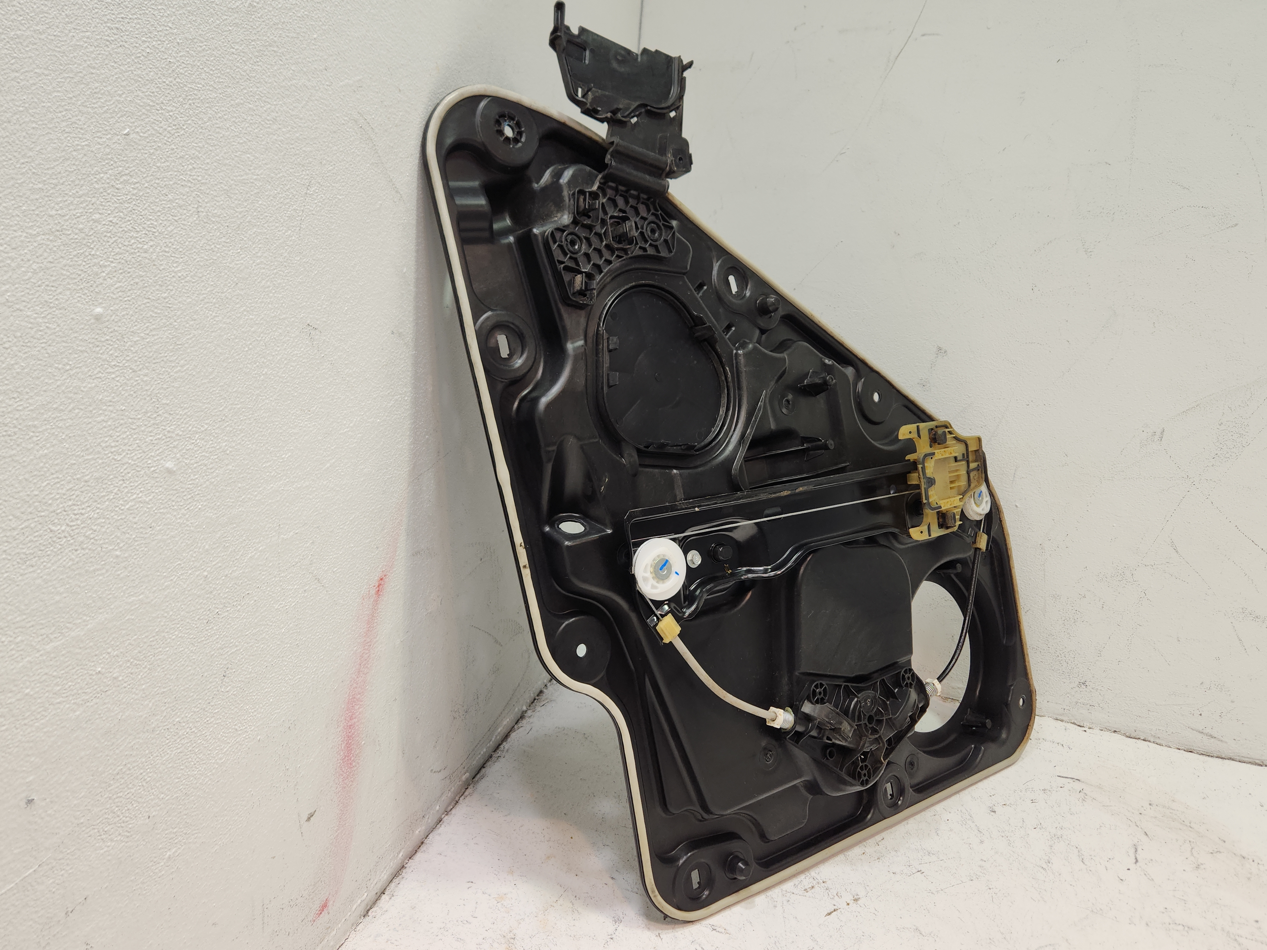 11-21 JEEP GRAND CHEROKEE REAR LEFT DRIVER SIDE WINDOW REGULATOR & CARRIER OEM