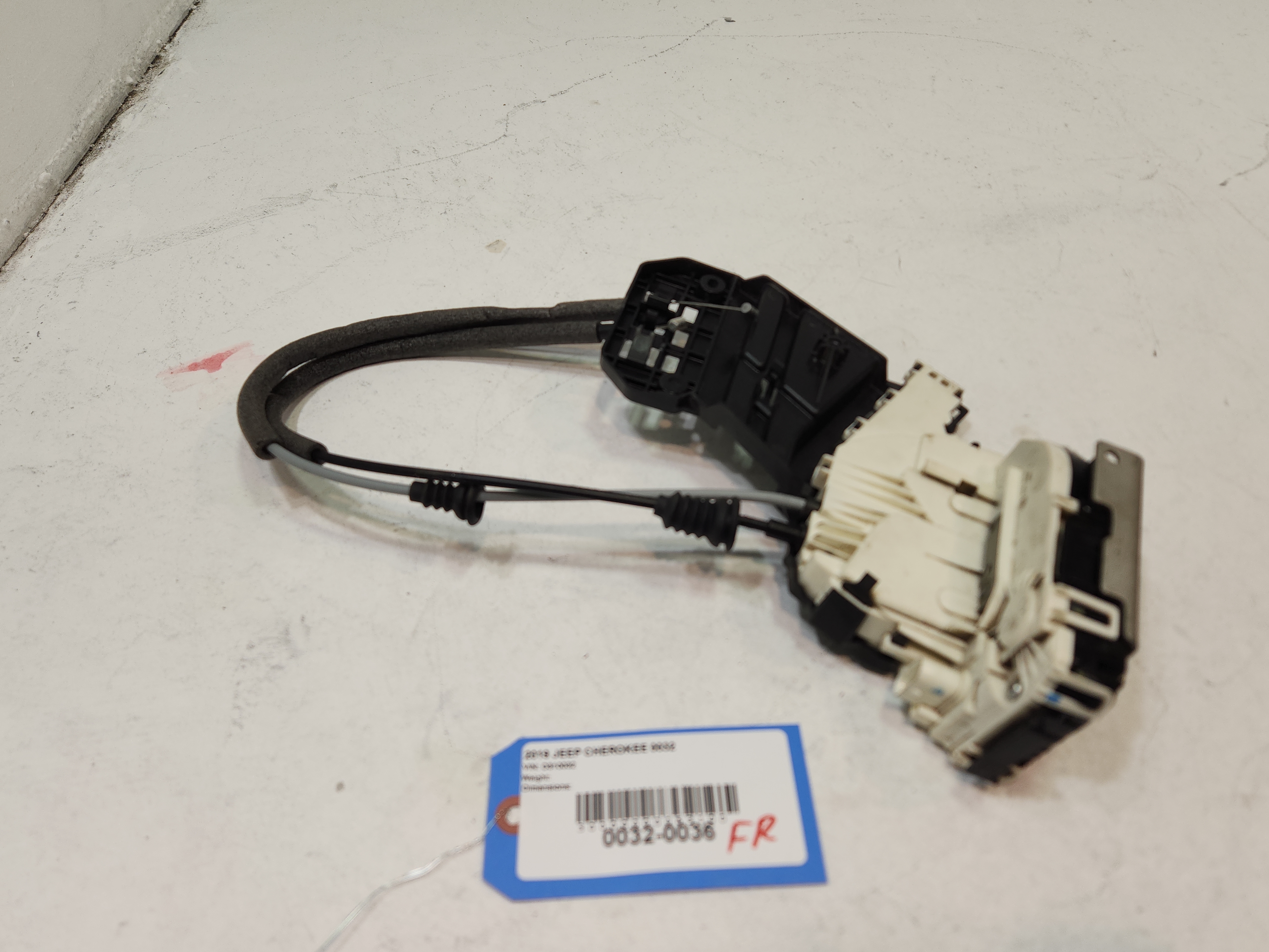 2017-2019 JEEP CHEROKEE FRONT RIGHT PASSENGER SIDE DOOR LOCK LATCH ACTUATOR OEM