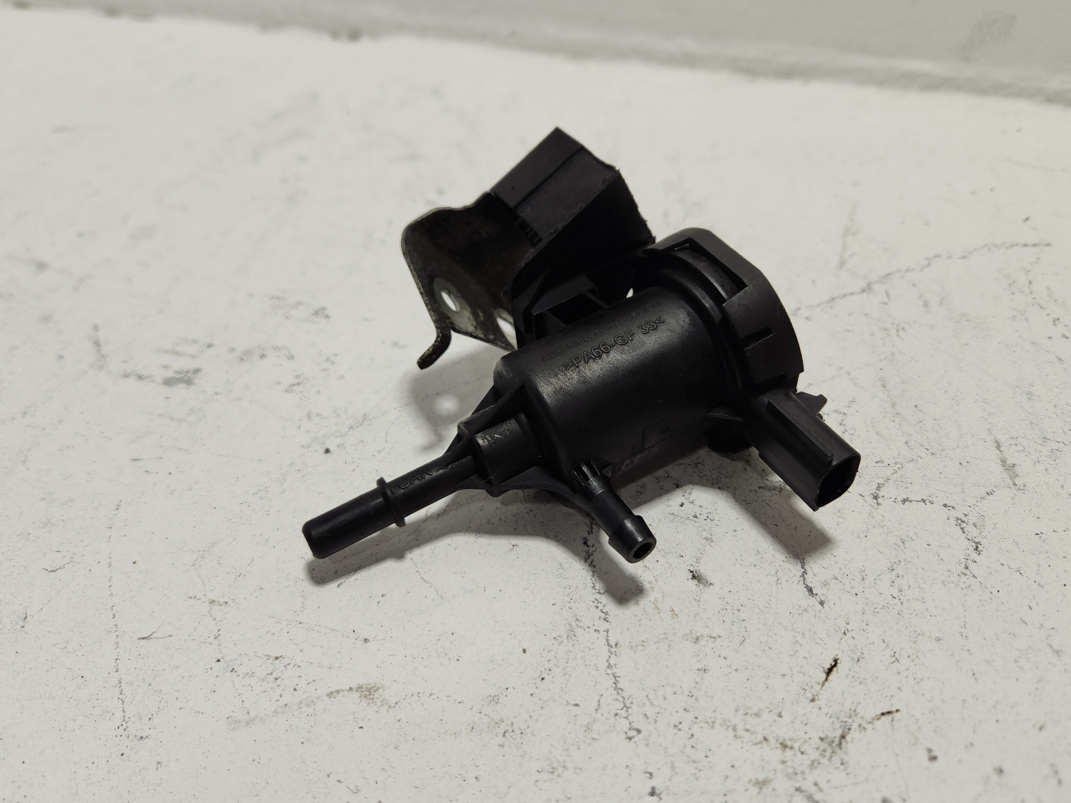 2012-2017 Mercedes E550 FUEL VAPOR CANISTER PURGE CONTROL VALVE SOLENOID OEM