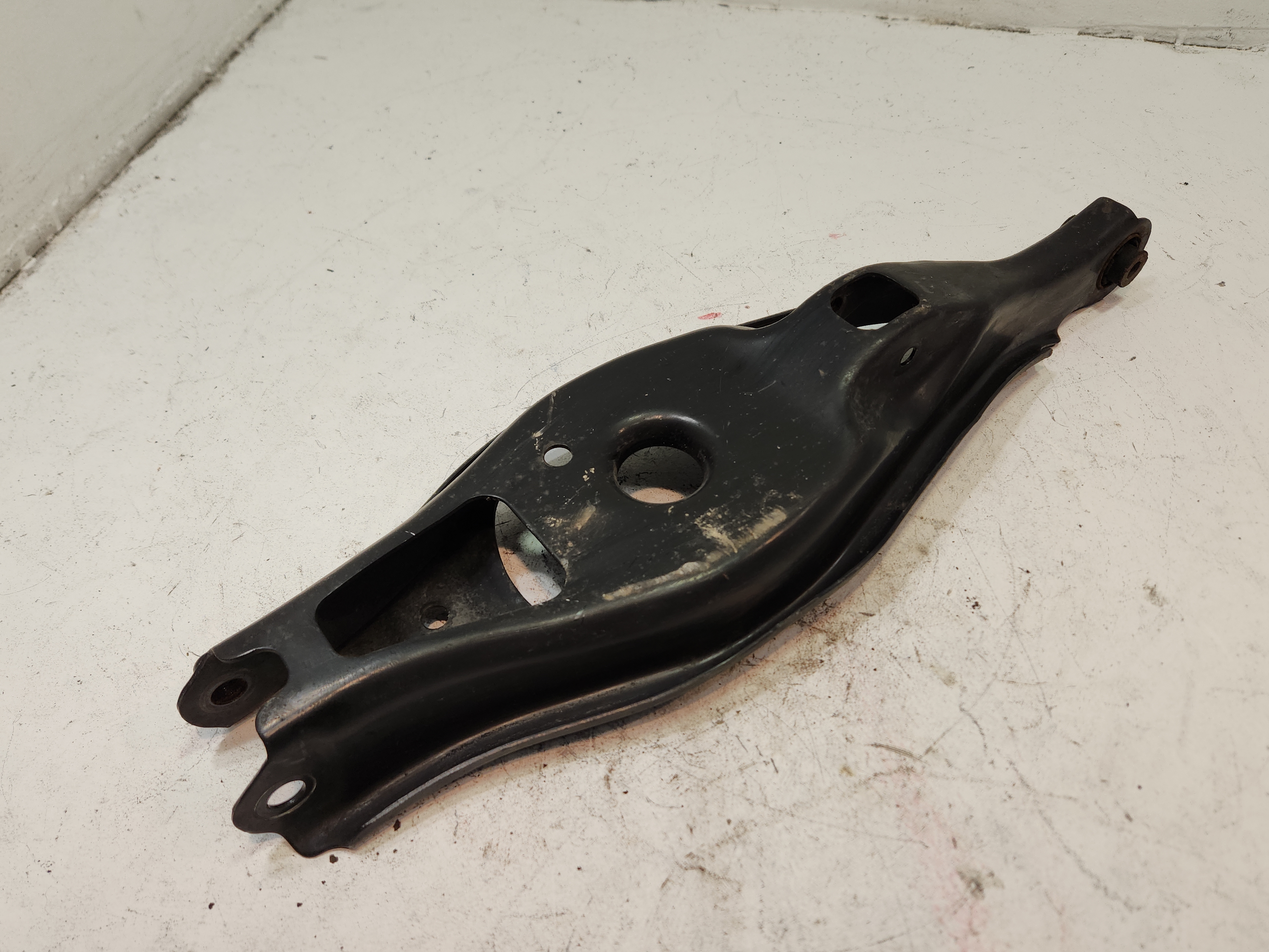 2018-2022 HONDA ACCORD  REAR RIGHT PASSENGER LOWER CONTROL ARM SPRING PERCH OEM