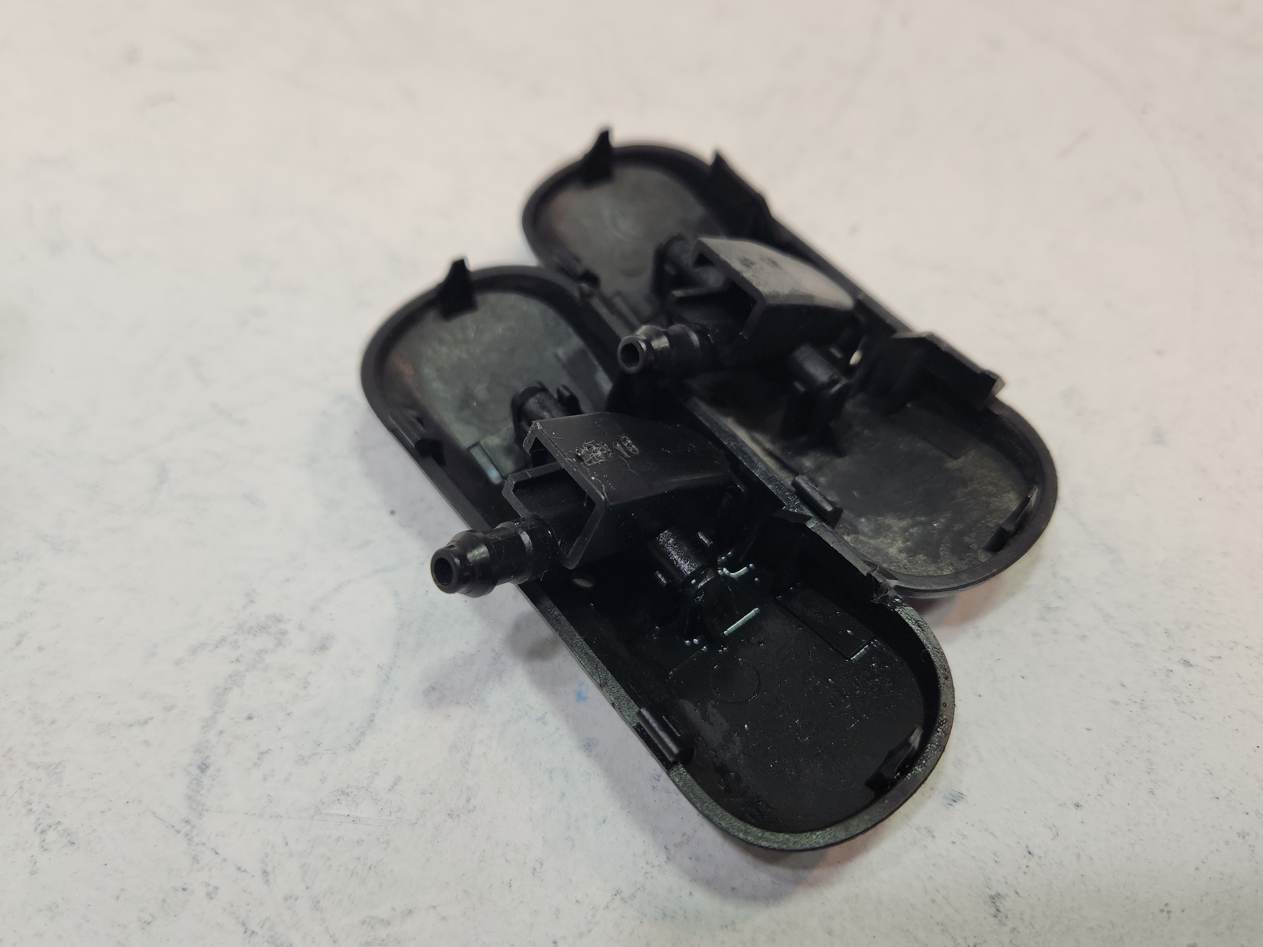 05-24 Volkswagen JETTA Front Left & Right Windshield Washer Sprayer Nozzle OEM