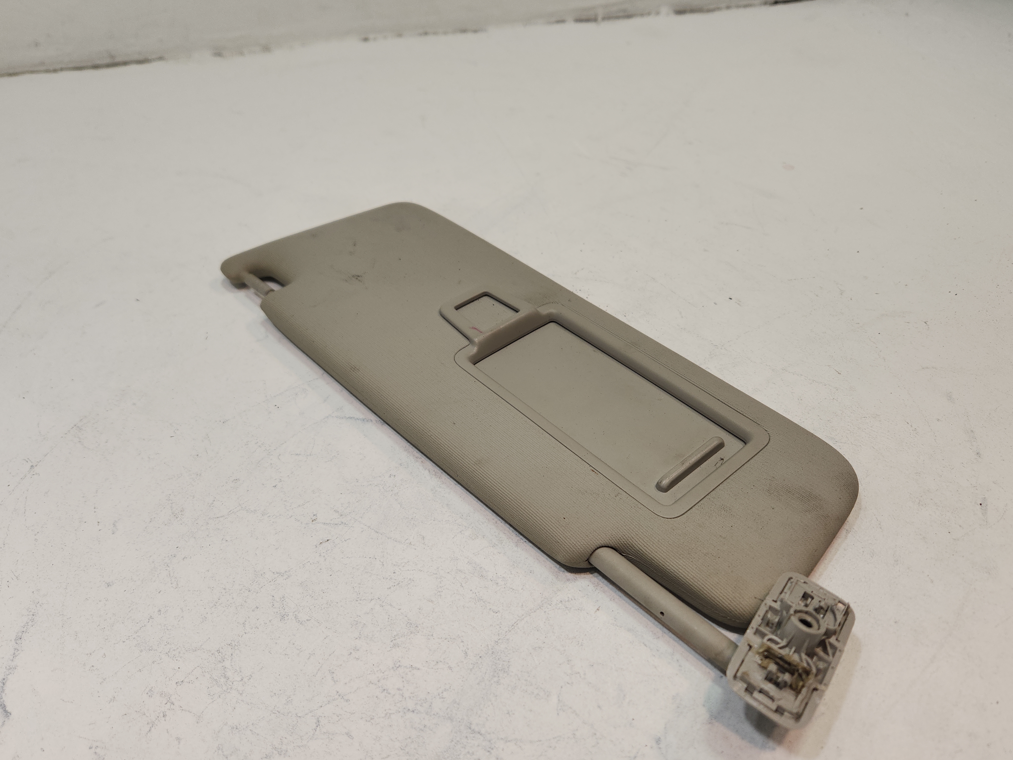 2018-2024 VOLKSWAGEN JETTA FRONT LEFT DRIVER  SUNVISOR SUN VISOR W/ MIRROR OEM