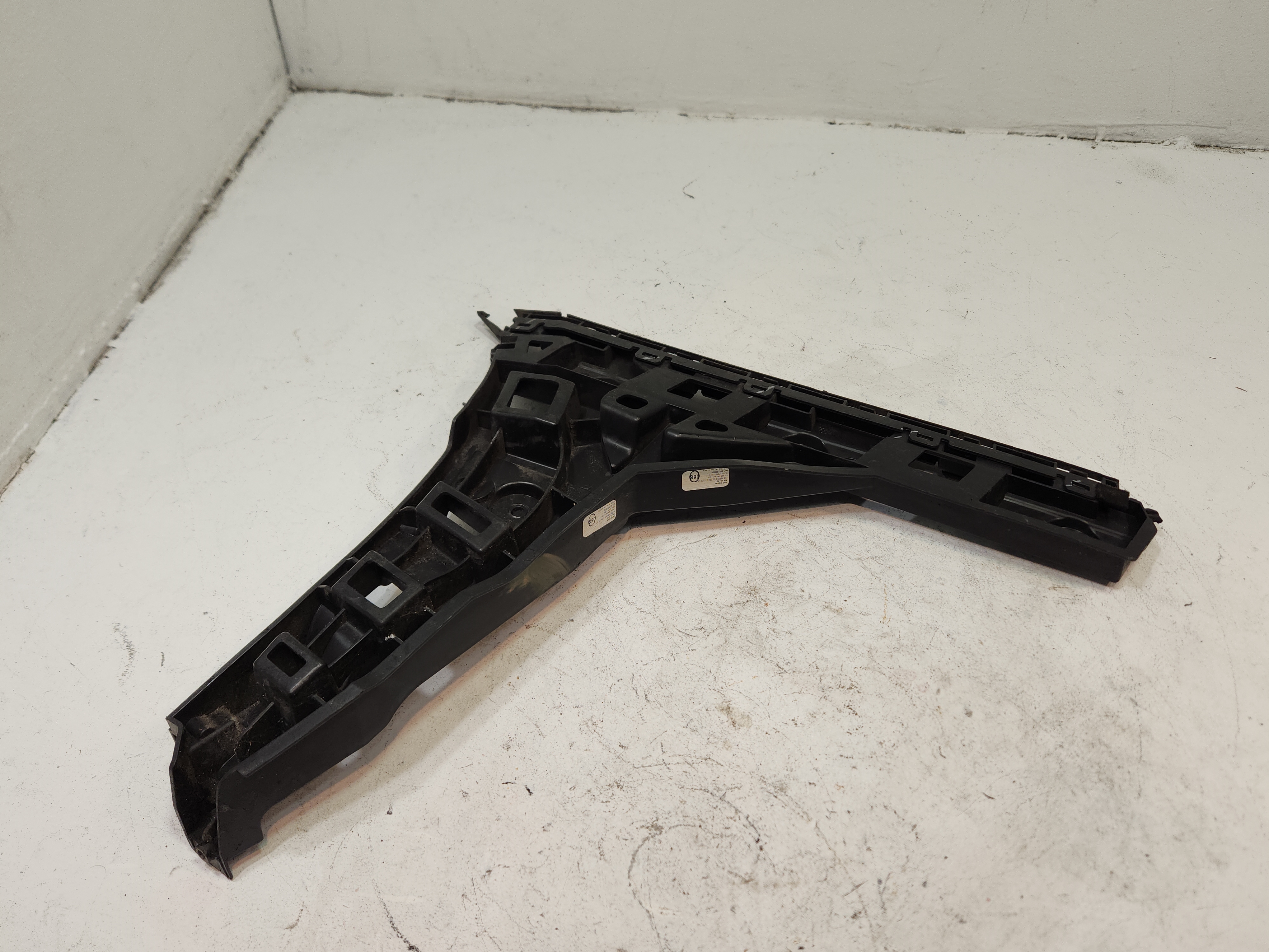2019-2021 VOLKSWAGEN JETTA REAR LEFT DRIVER SIDE RETAINER SUPPORT BRACKET OEM
