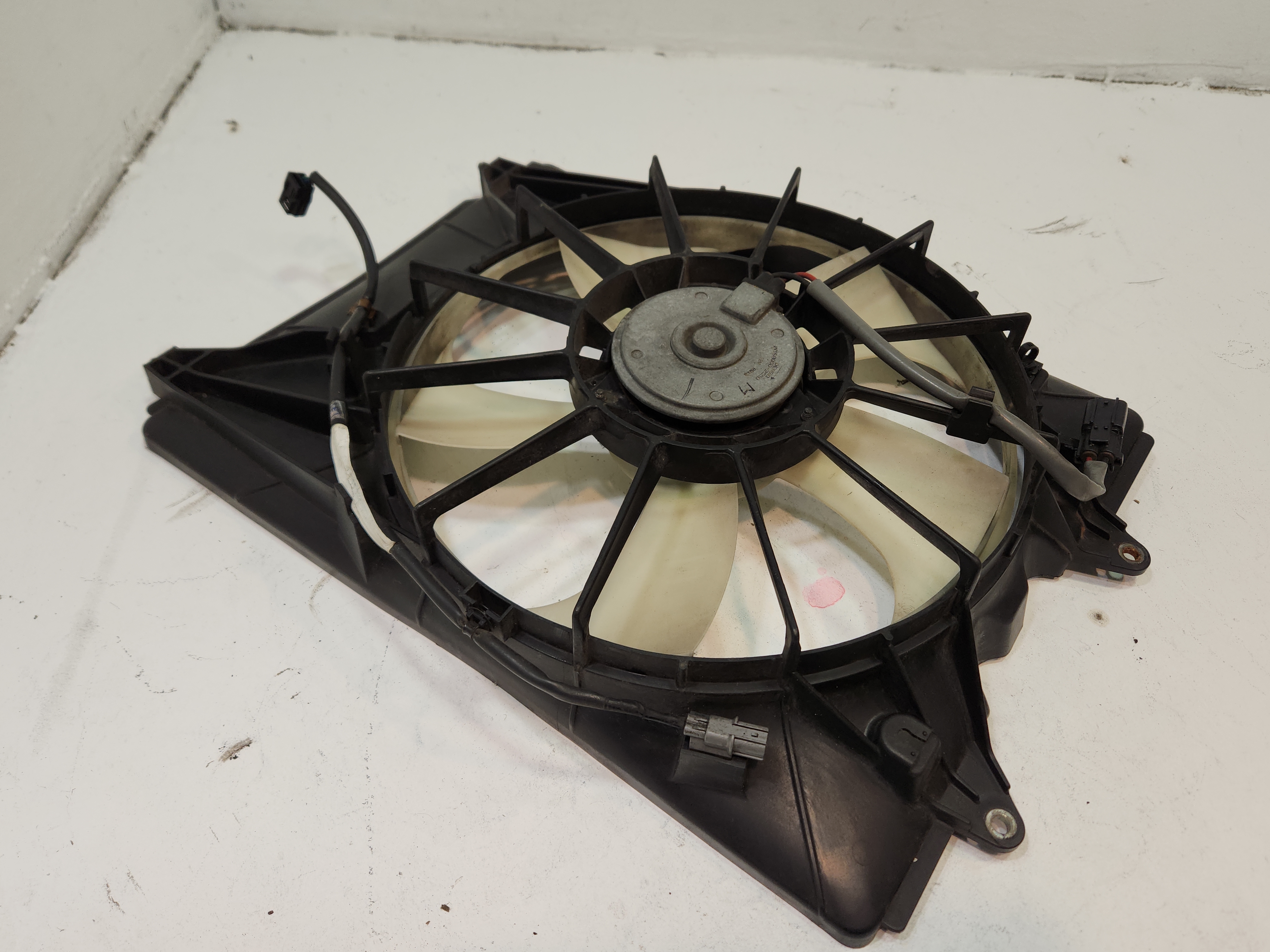 2014-2020 ACURA MDX FRONT DRIVER SIDE RADIATOR COOLING FAN MOTOR & SHROUD OEM