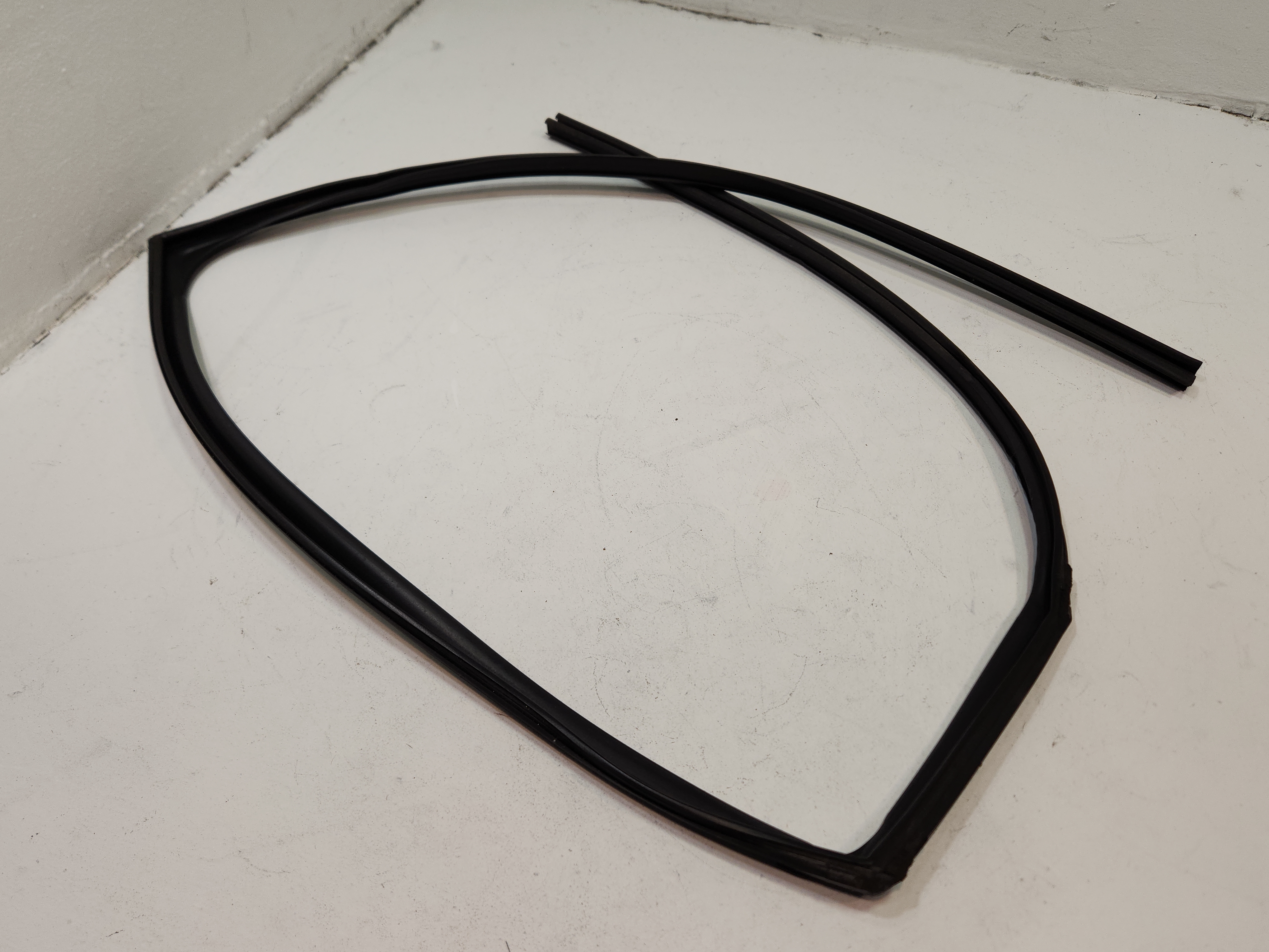 14-20 ACURA MDX REAR PASSENGER SIDE WINDOW RUN CHANNEL WEATHERSTRIP SEAL OEM