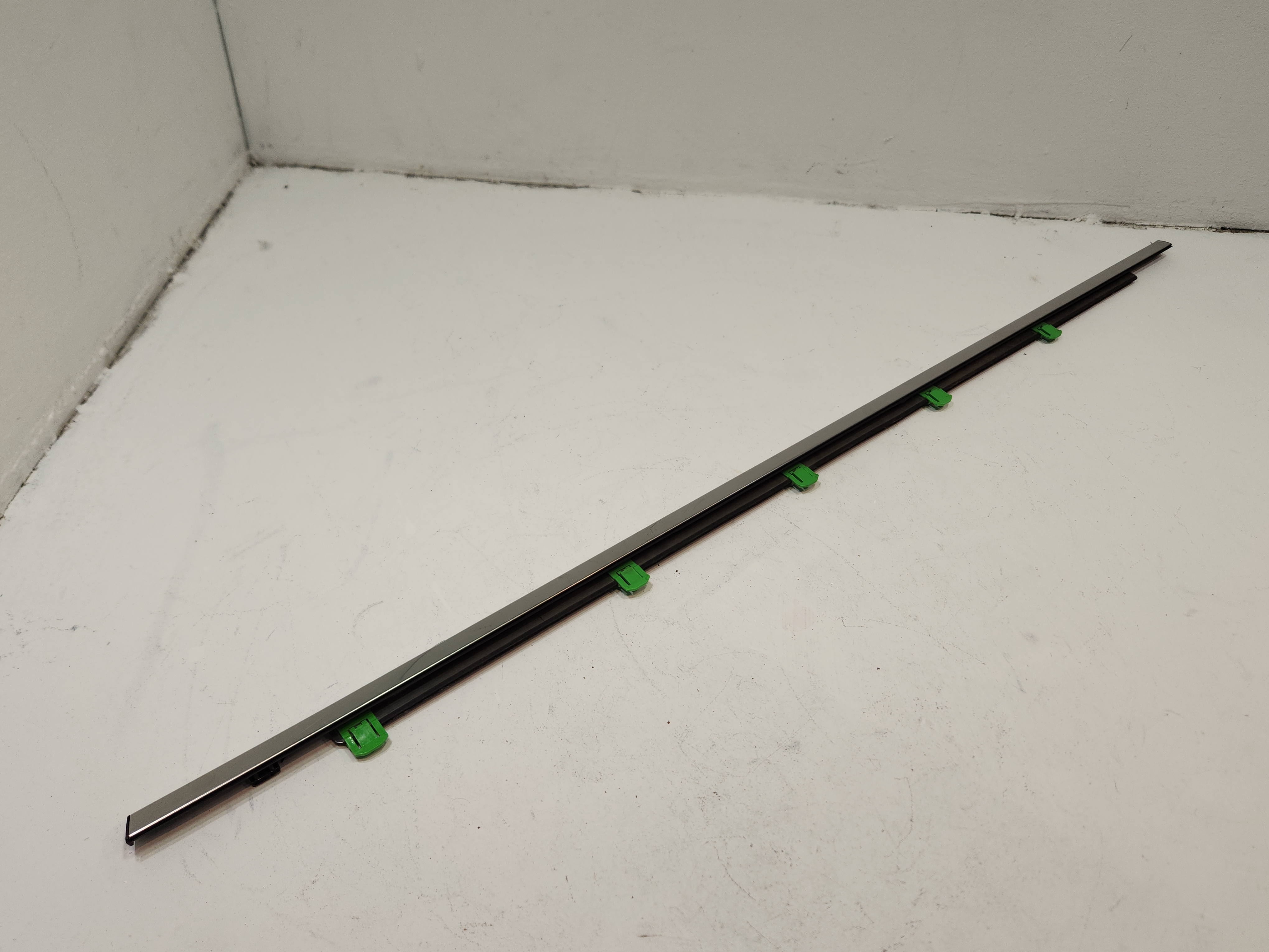 2014-2020 ACURA MDX REAR RIGHT SIDE DOOR WINDOW BELT MOLDING WEATHERSTRIP OEM