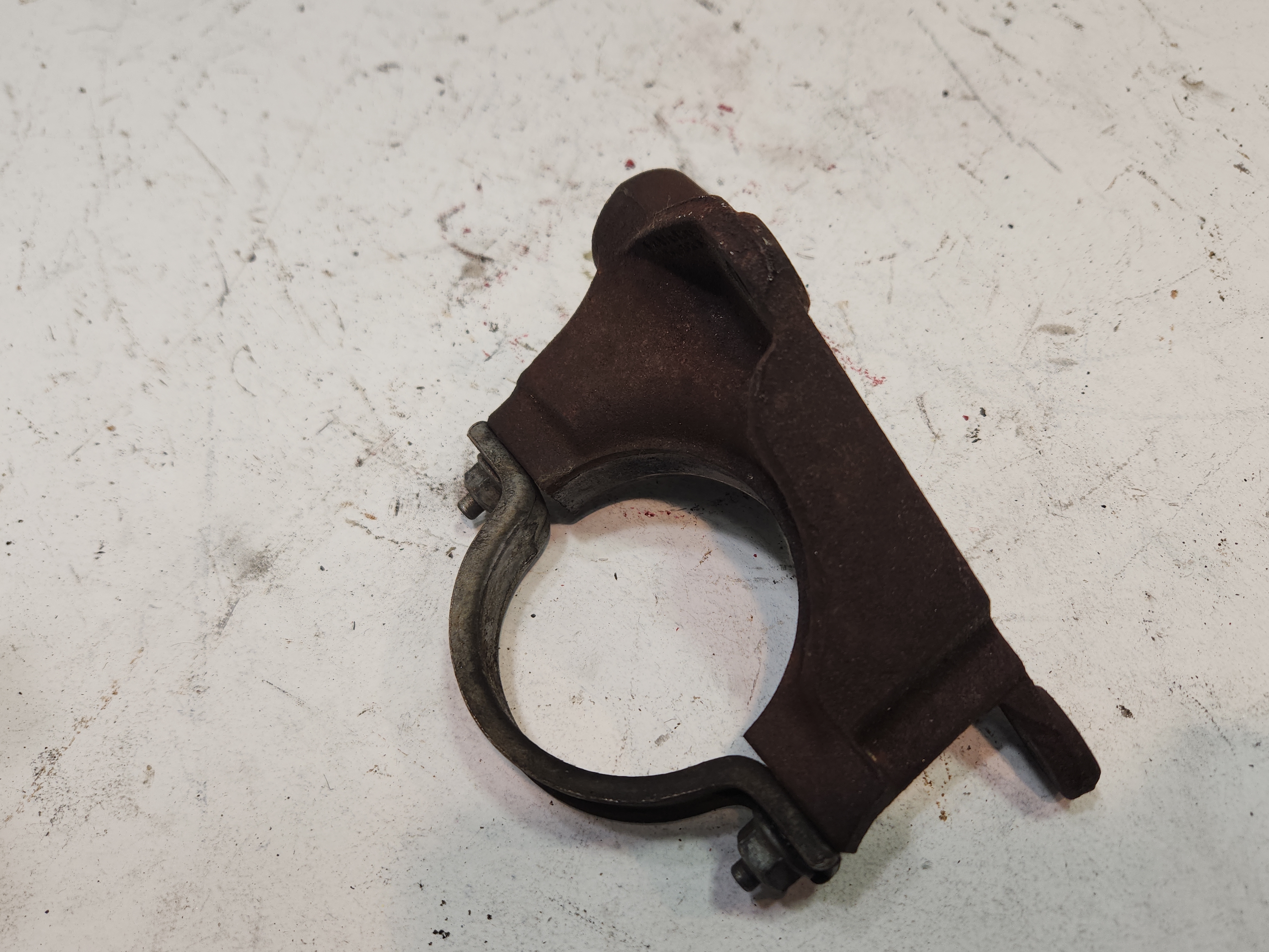2013 - 2018 Ford Focus ST Passenger Side Axle Bracket W/Clamp MT 6speed OEM