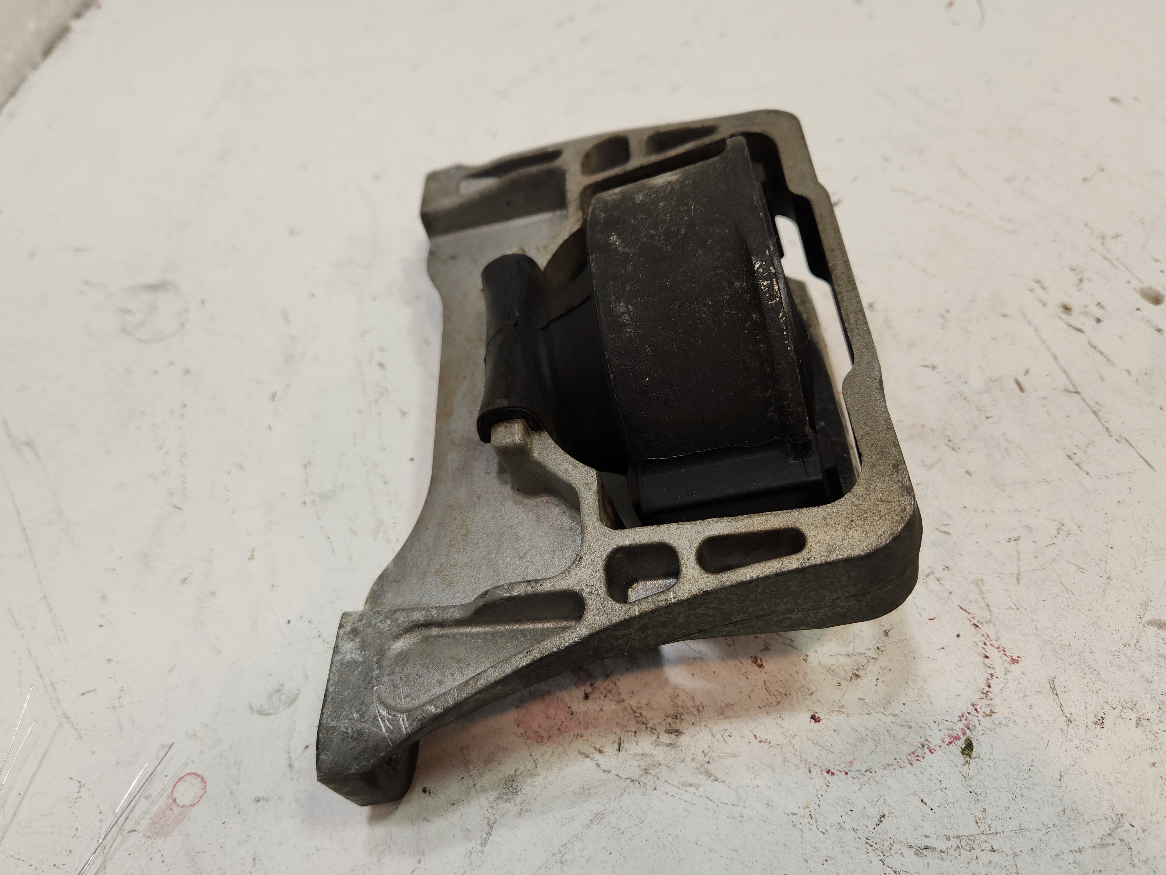 2013 - 2018 Ford Focus ST Turbo 2.0 Right Passenger Side Engine Motor Mount OEM
