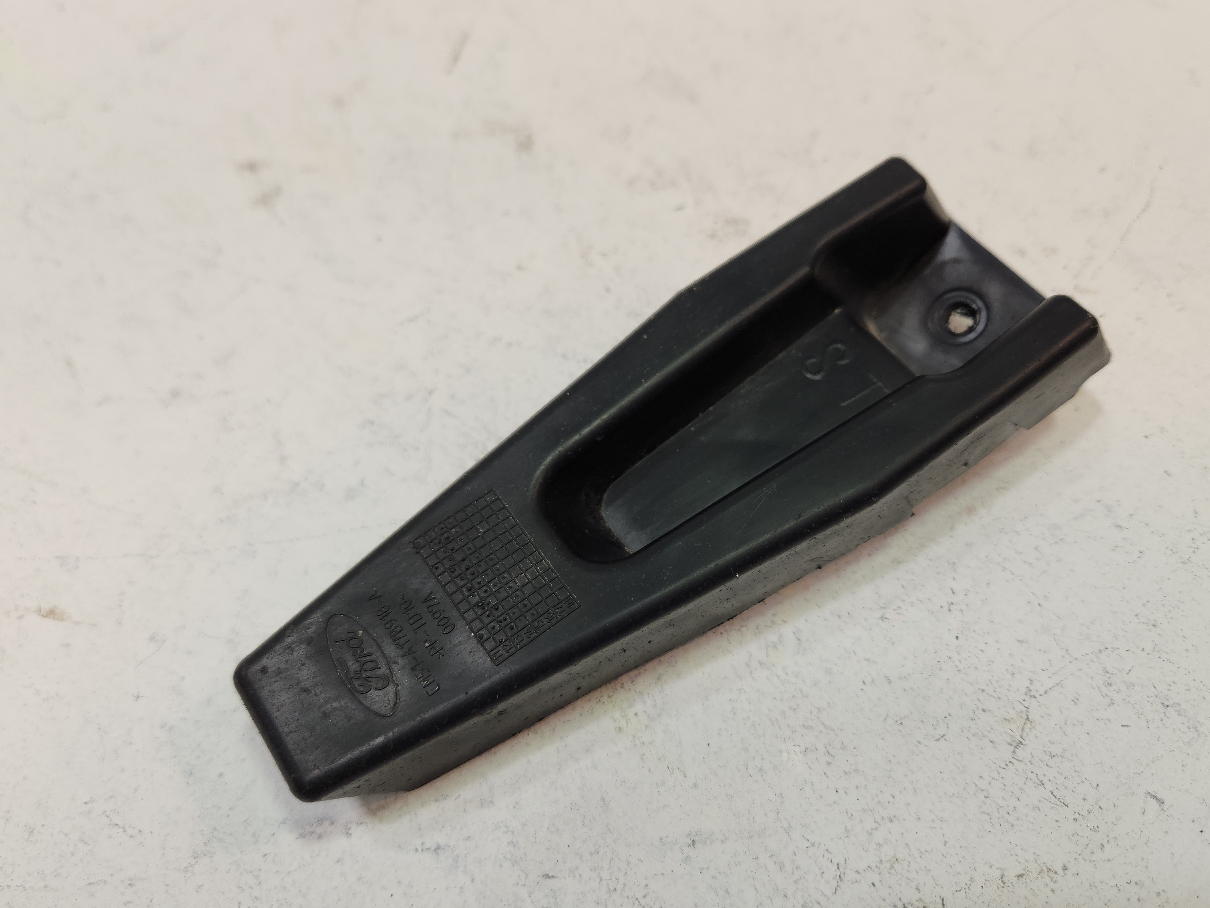 13-2018 FORD FOCUS ST 2.0L LEFT OR RIGHT REAR BUMPER BRACKET VALANCE BRACE OEM