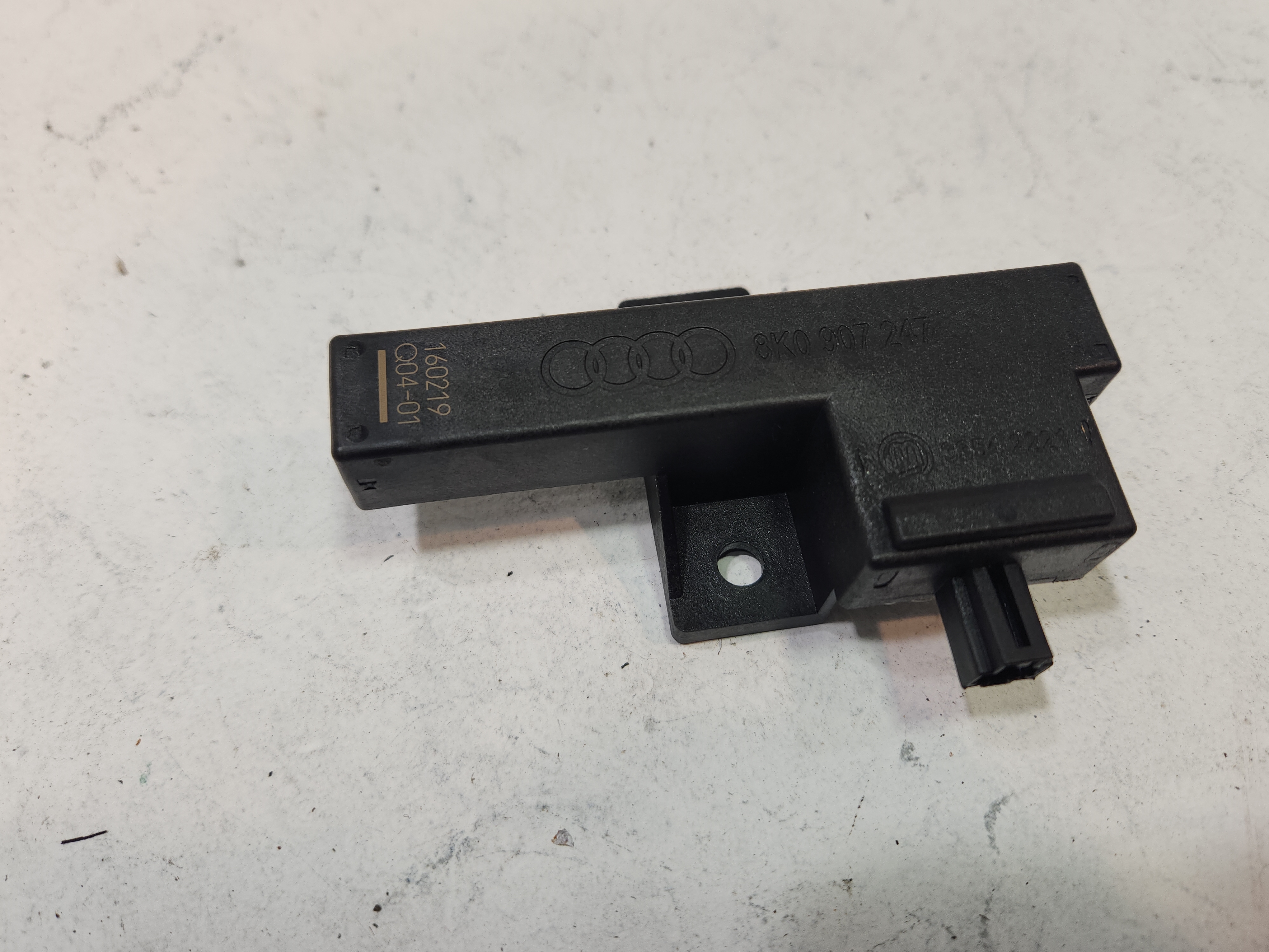 2013-2018 AUDI S6 REAR OR FRONT KEYLESS ENTRY ANTENNA MODULE UNIT OEM