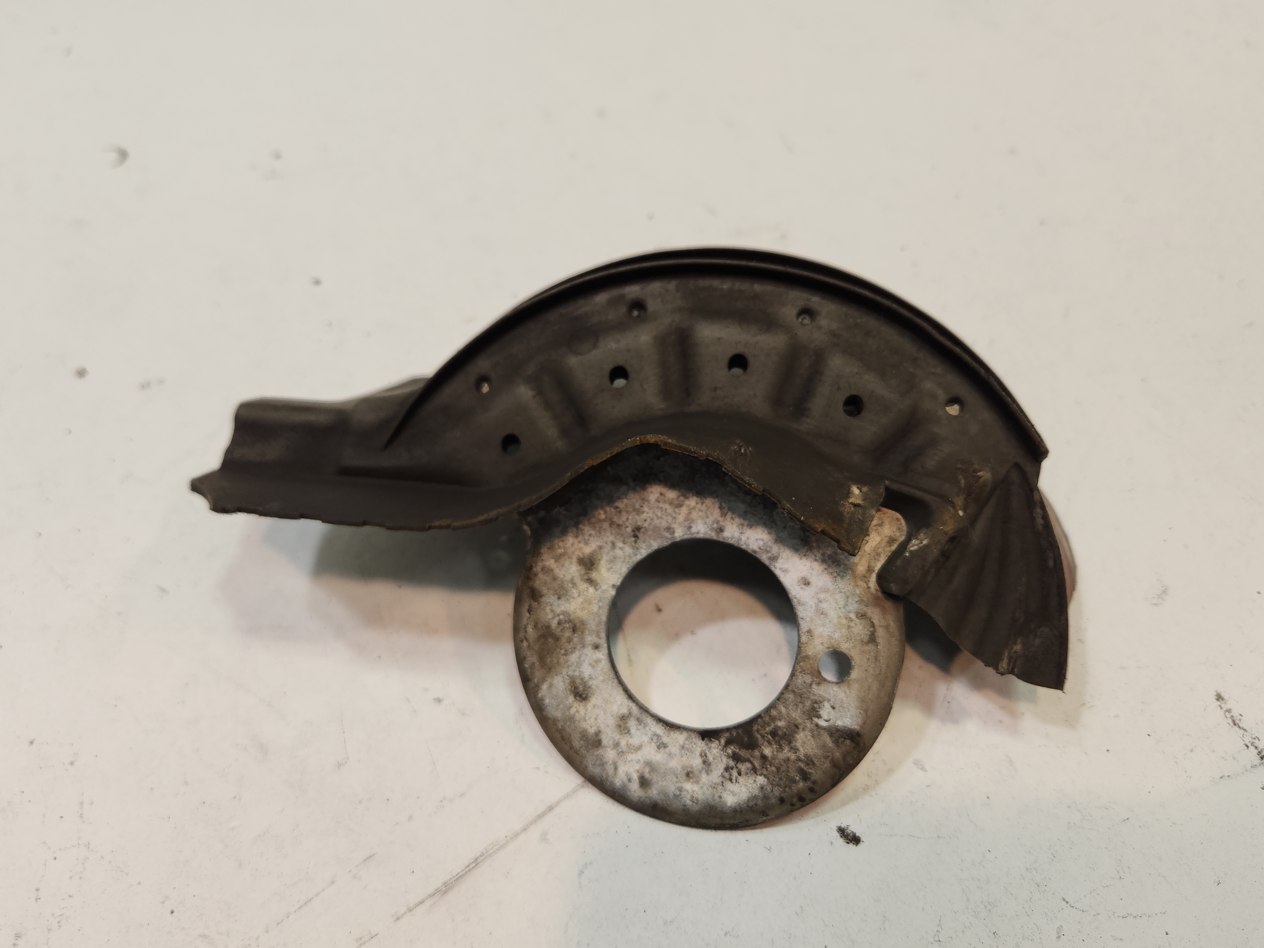 2013-2018 AUDI S6 REAR PASSENGER SHOCK STRUT SPRING STONE GUARD SHIELD OEM