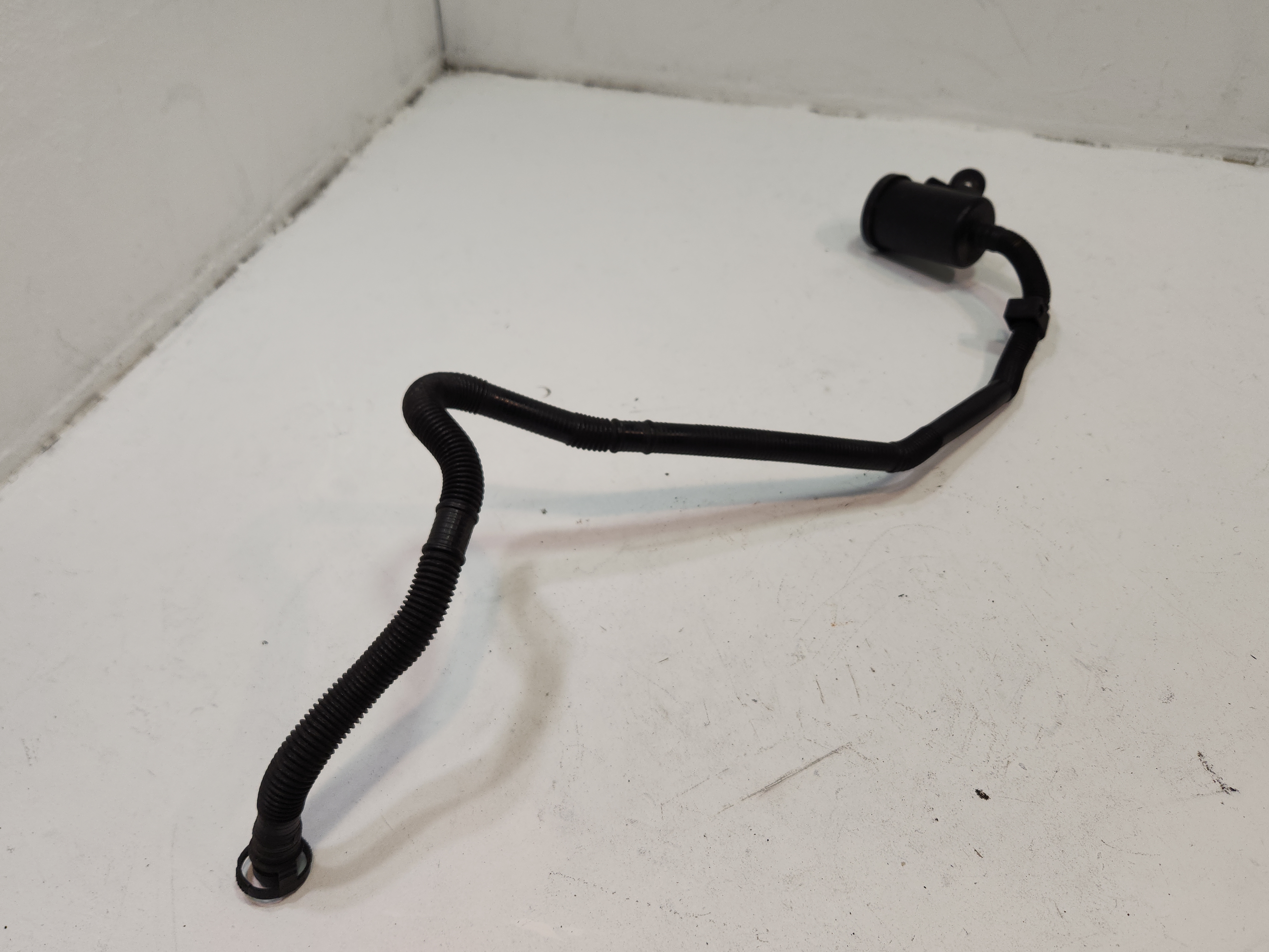 2013-2018 AUDI S6 FUEL VAPOR CHARCOAL CANISTER VENT BREATHER HOSE OEM