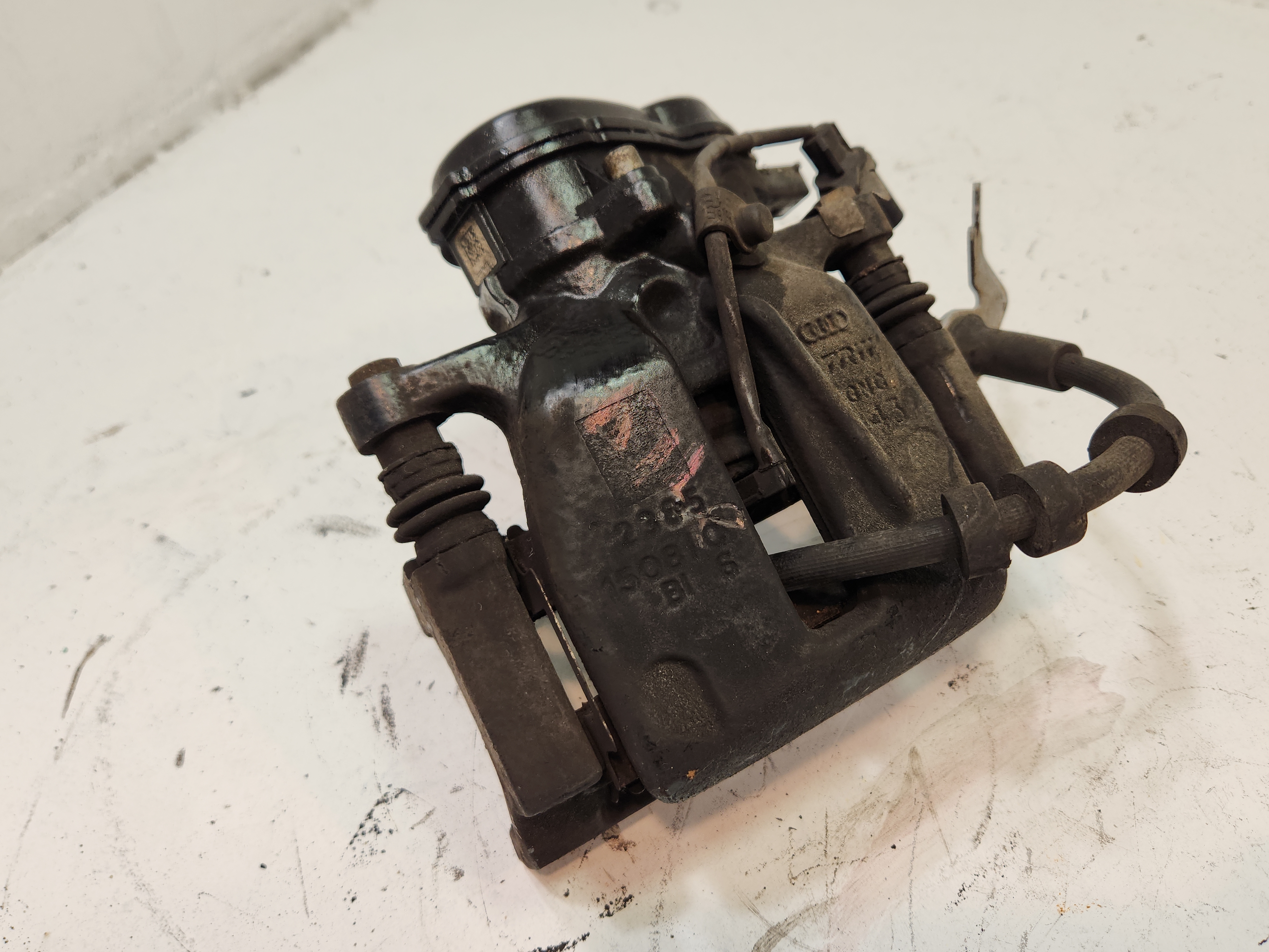 2013-2018 AUDI S6 AWD REAR LEFT DRIVER BRAKE CALIPER ASSEMBLY CALIPER ASSY OEM