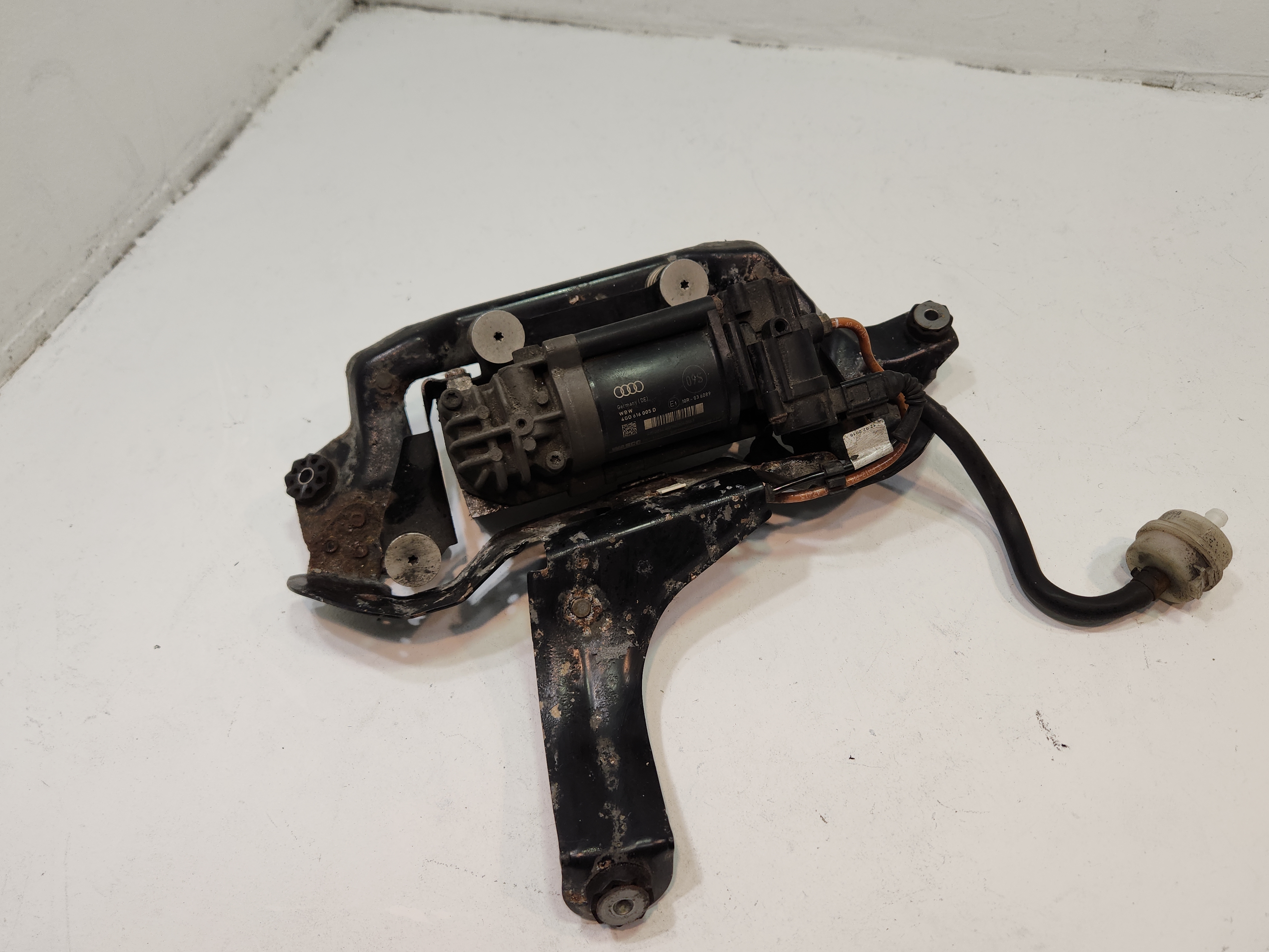 2012-2018 Audi A6 Air Suspension Compressor OEM