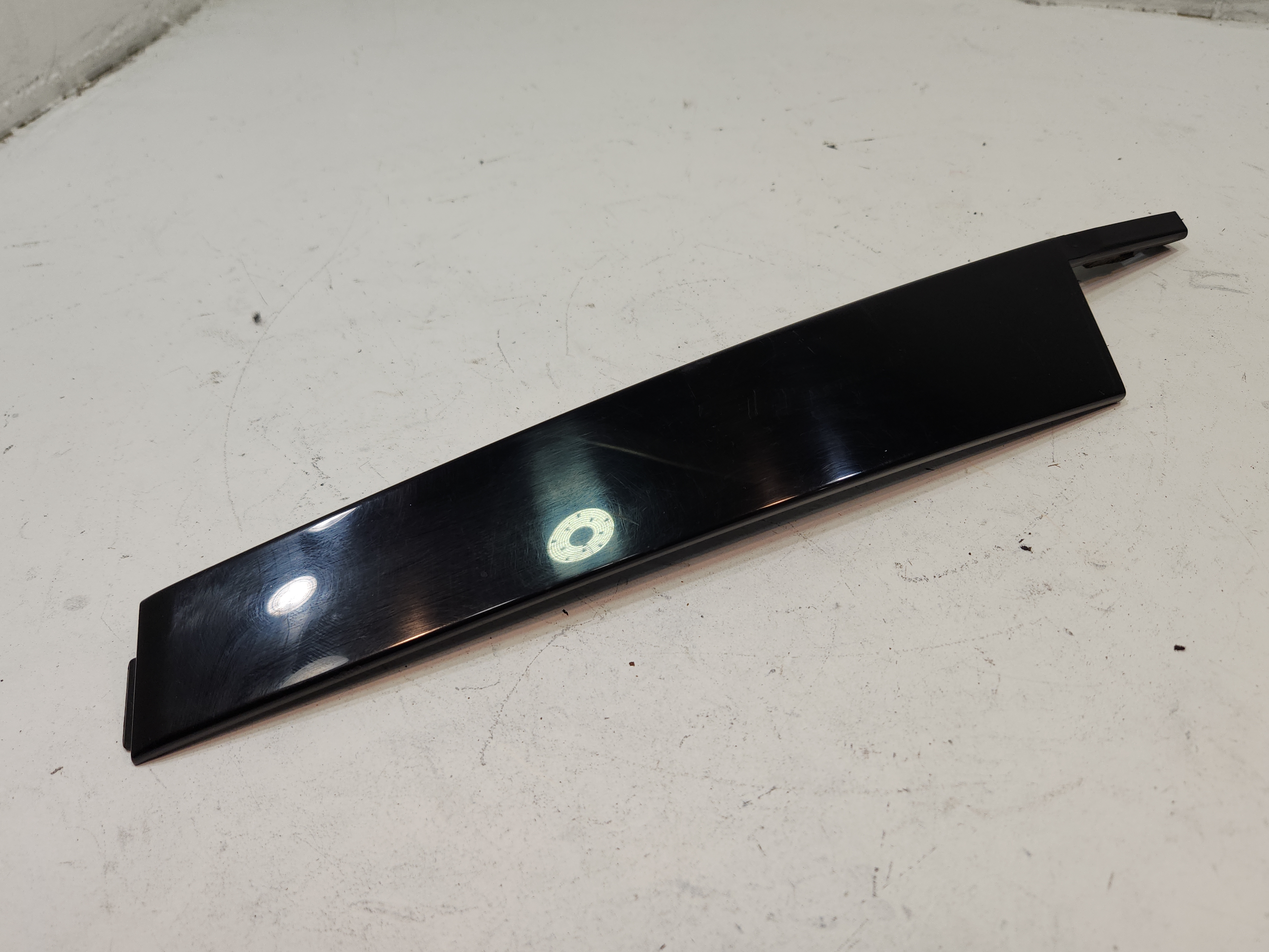 2013-2018 AUDI S6 FRONT PASSENGER SIDE DOOR WINDOW B PILLAR APPLIQUE MOLDING OEM