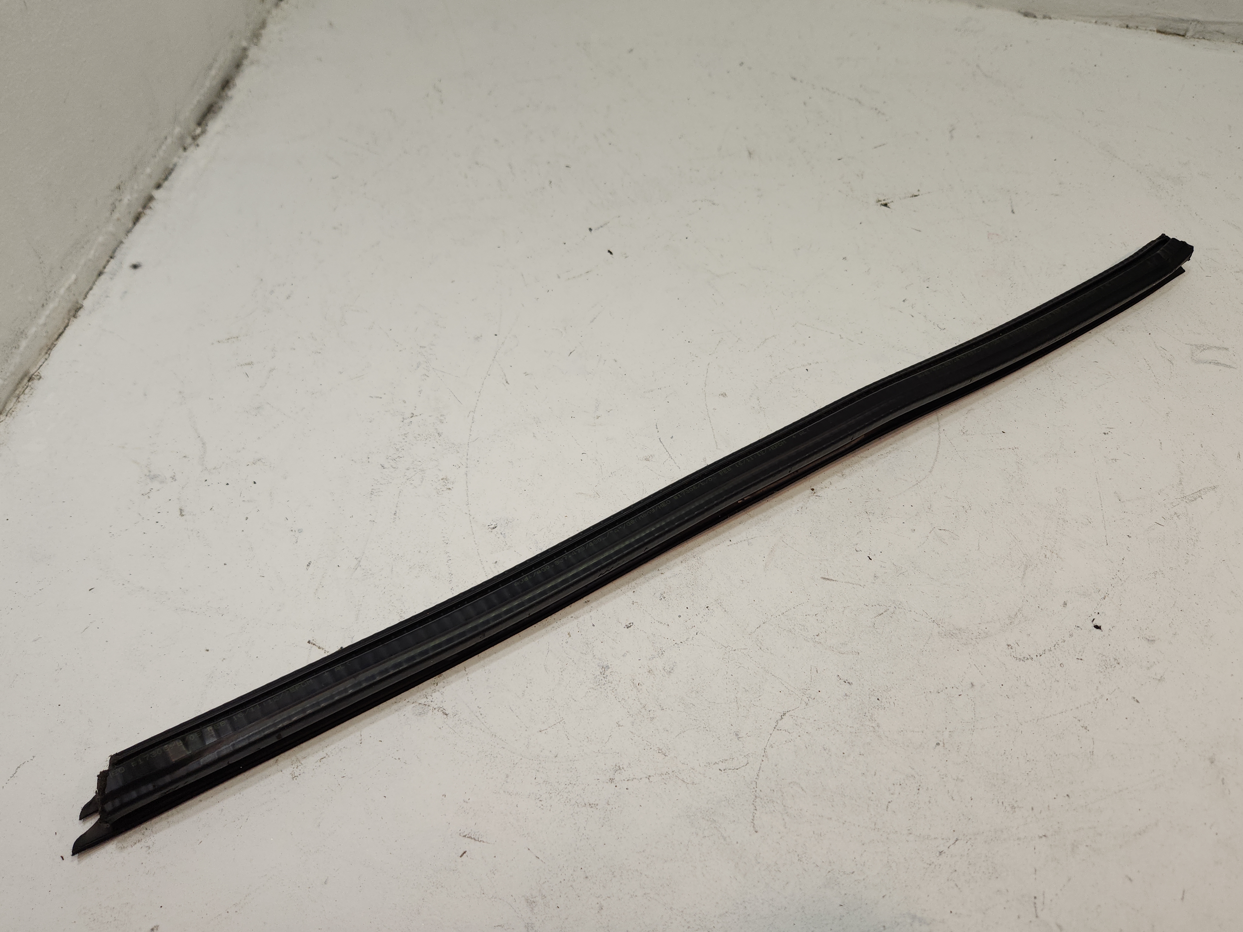 AUDI A6 2012-2018 FRONT DRIVER SIDE DOOR WINDOW INNER BELT WEATHERSTRIP SEAL OEM