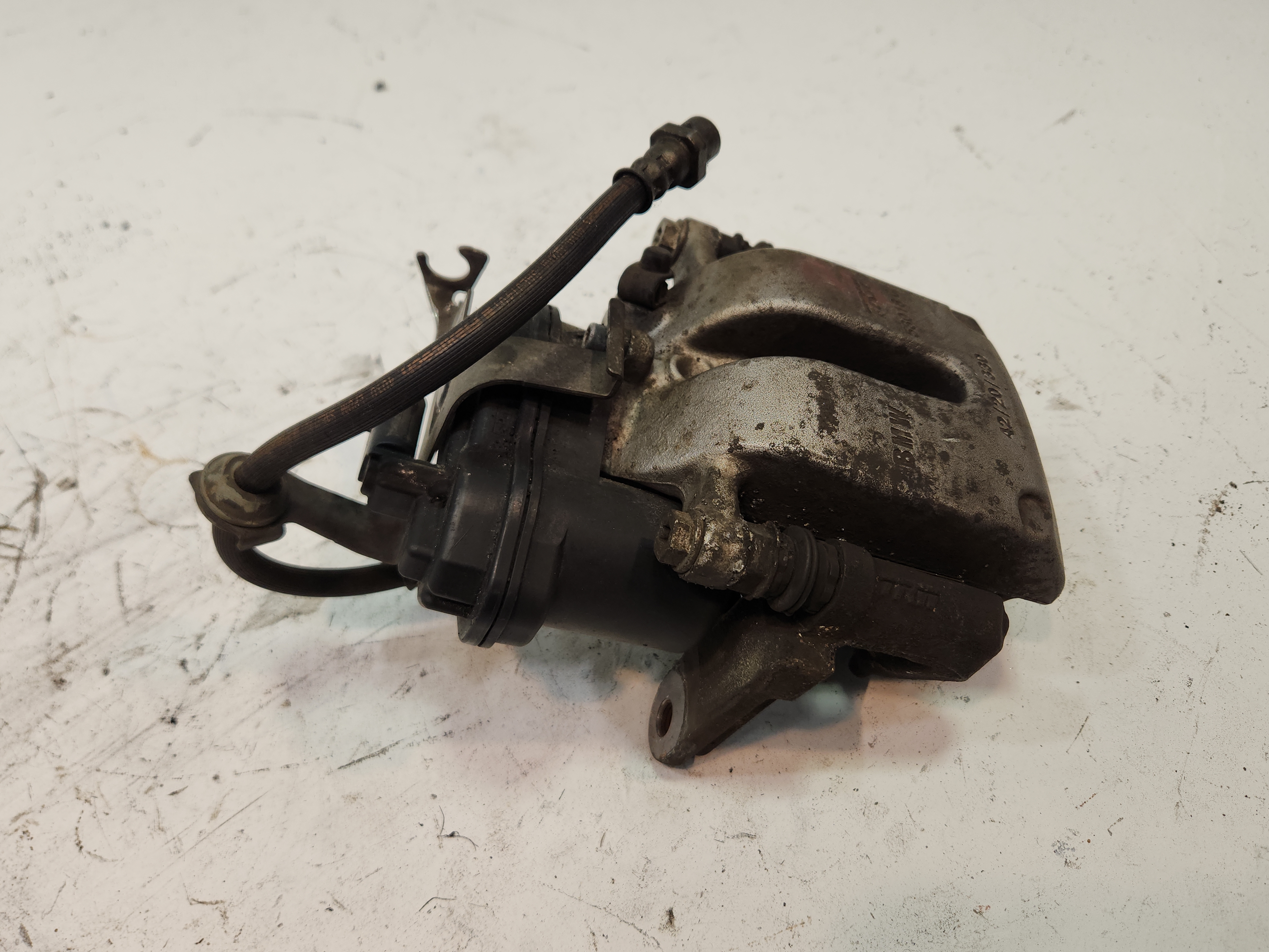 2018-2023 BMW 530e REAR LEFT DRIVER SIDE DISC BRAKE CALIPER OEM
