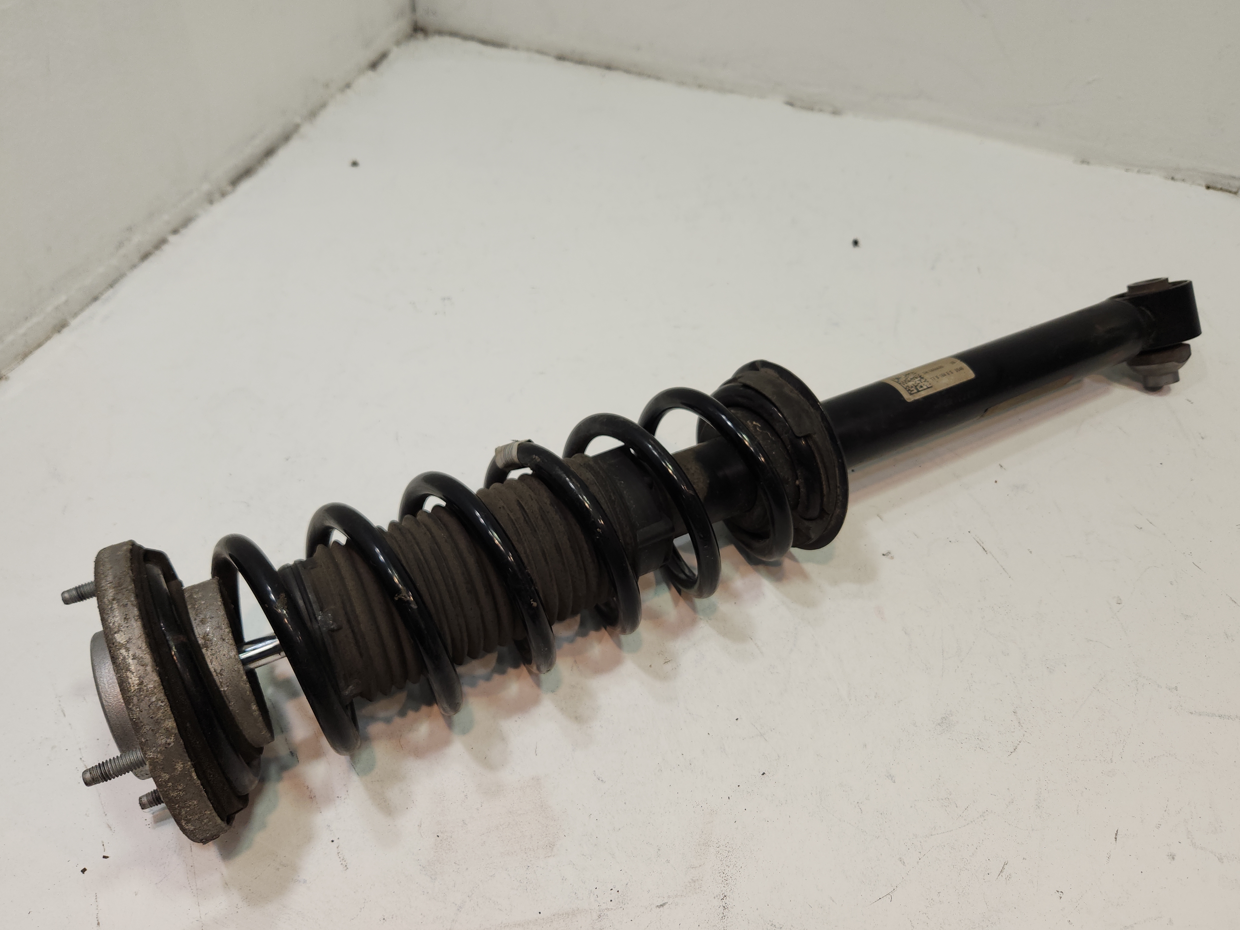 2018-2020 BMW 530e REAR LEFT DRIVER SIDE SHOCK STRUT ABSORBER & COIL OEM