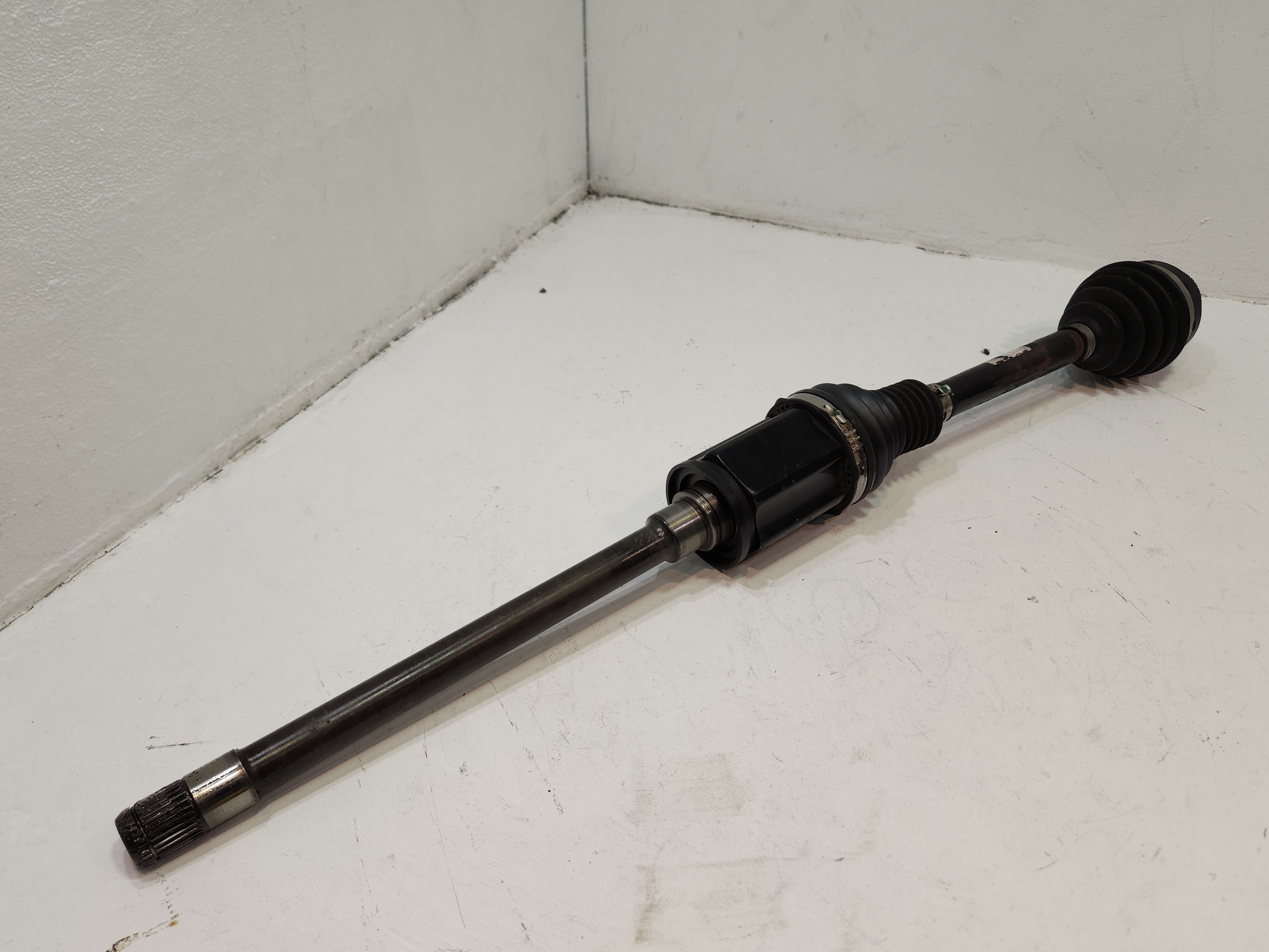 2018-2020 BMW 530e xDRIVE FRONT RIGHT PASSENGER SIDE CV AXLE SHAFT