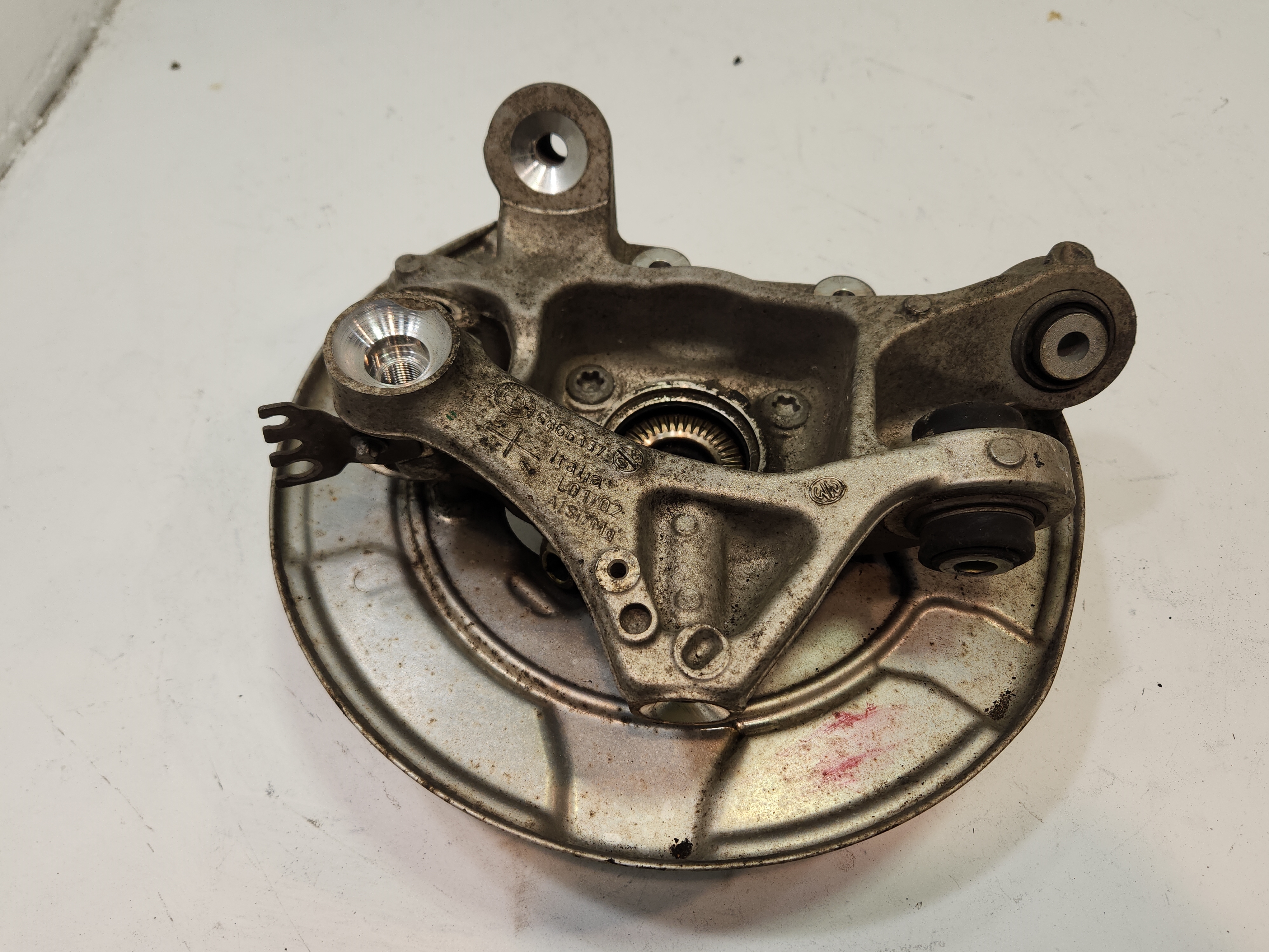 2018-2020 BMW 530e xDRIVE REAR DRIVER SIDE SPINDLE KNUCKLE HUB OEM