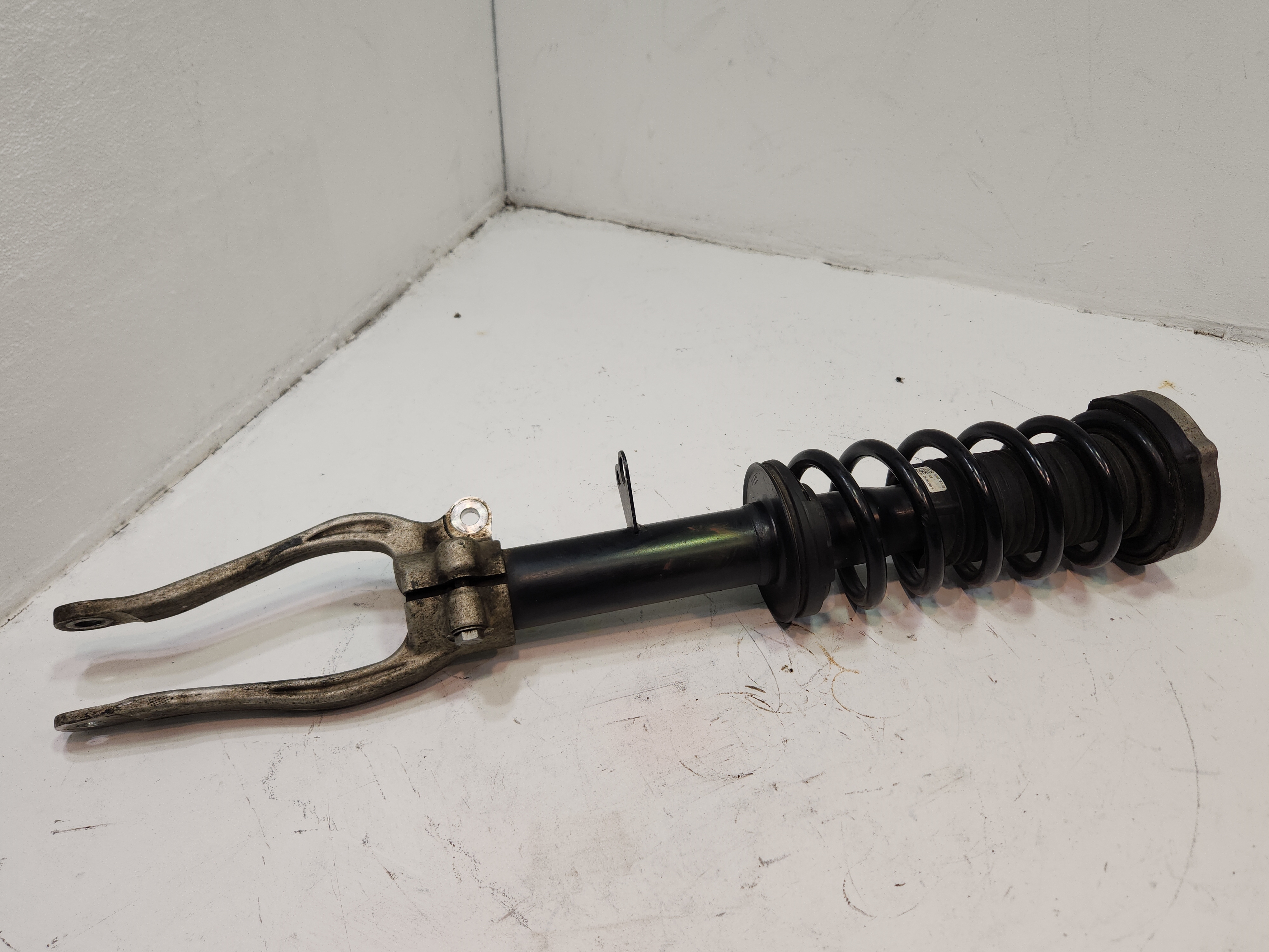 2018-2020 BMW 530e FRONT DRIVER SIDE SHOCK STRUT ABSORBER & COIL OEM