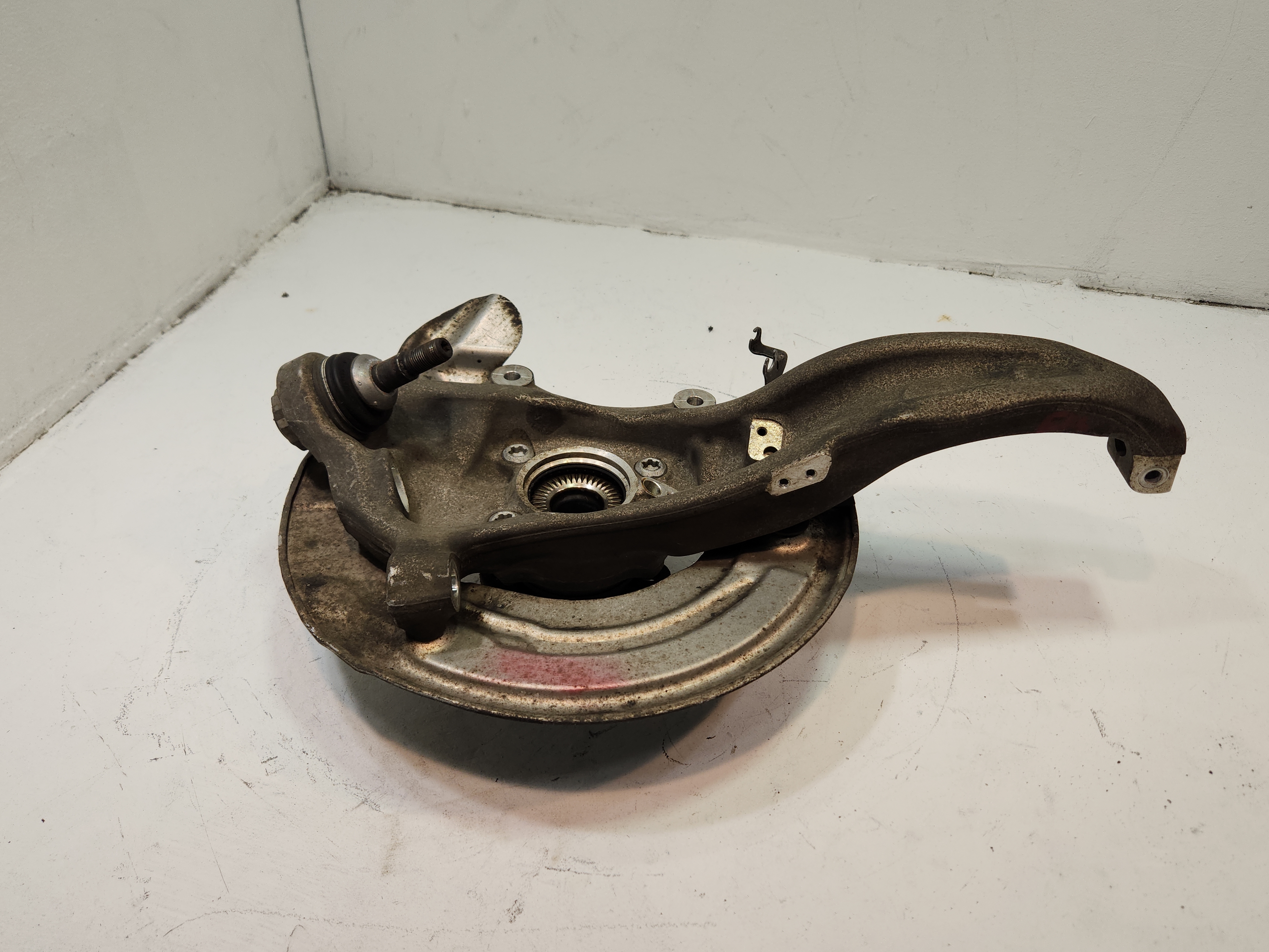 2018-20 BMW 530e xDRIVE FRONT DRIVER SIDE SPINDLE KNUCKLE HUB OEM