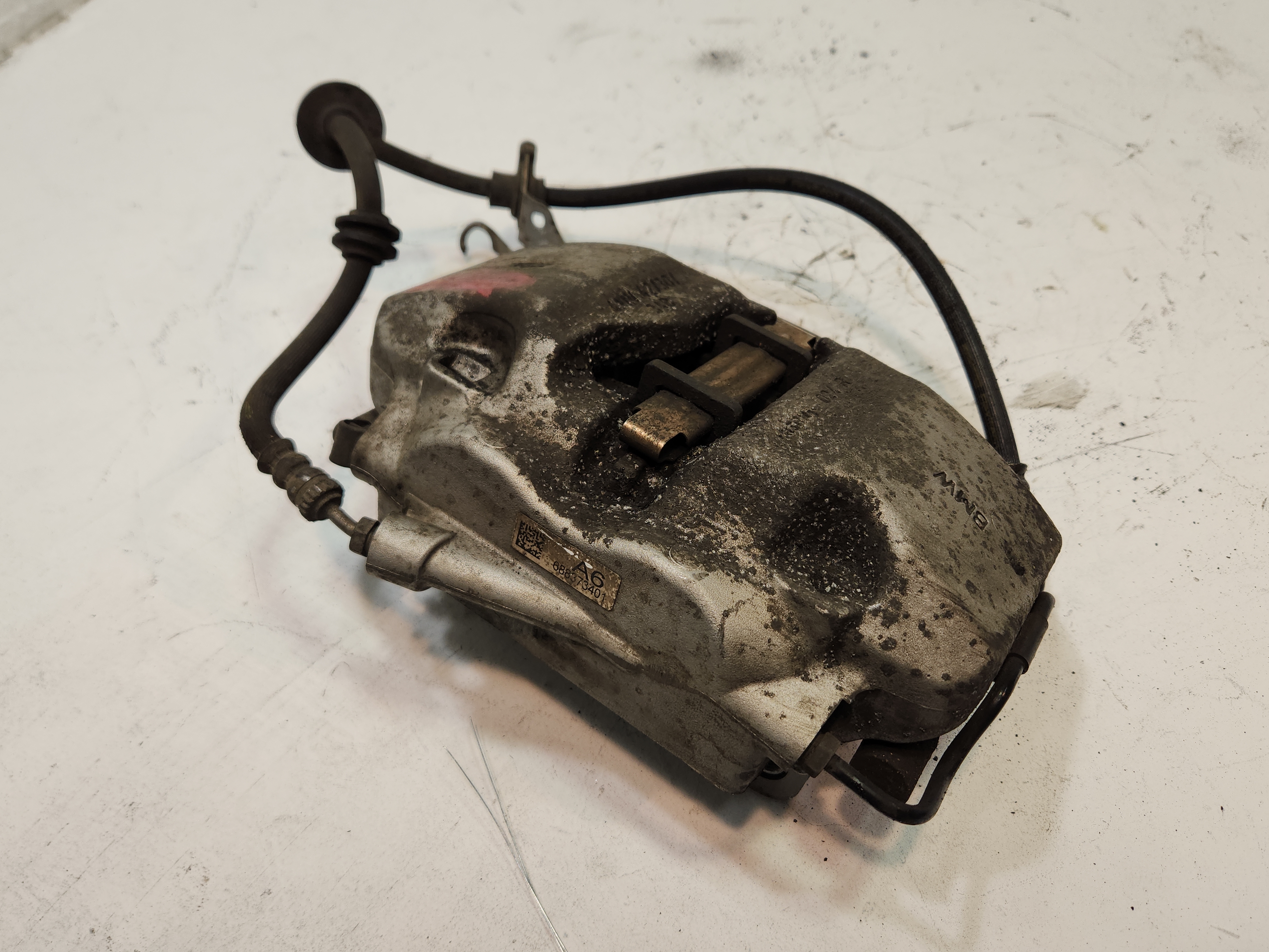 2018 - 2022 BMW 530E G30 FRONT RIGHT PASSENGER SIDE DISC BRAKE CALIPER OEM