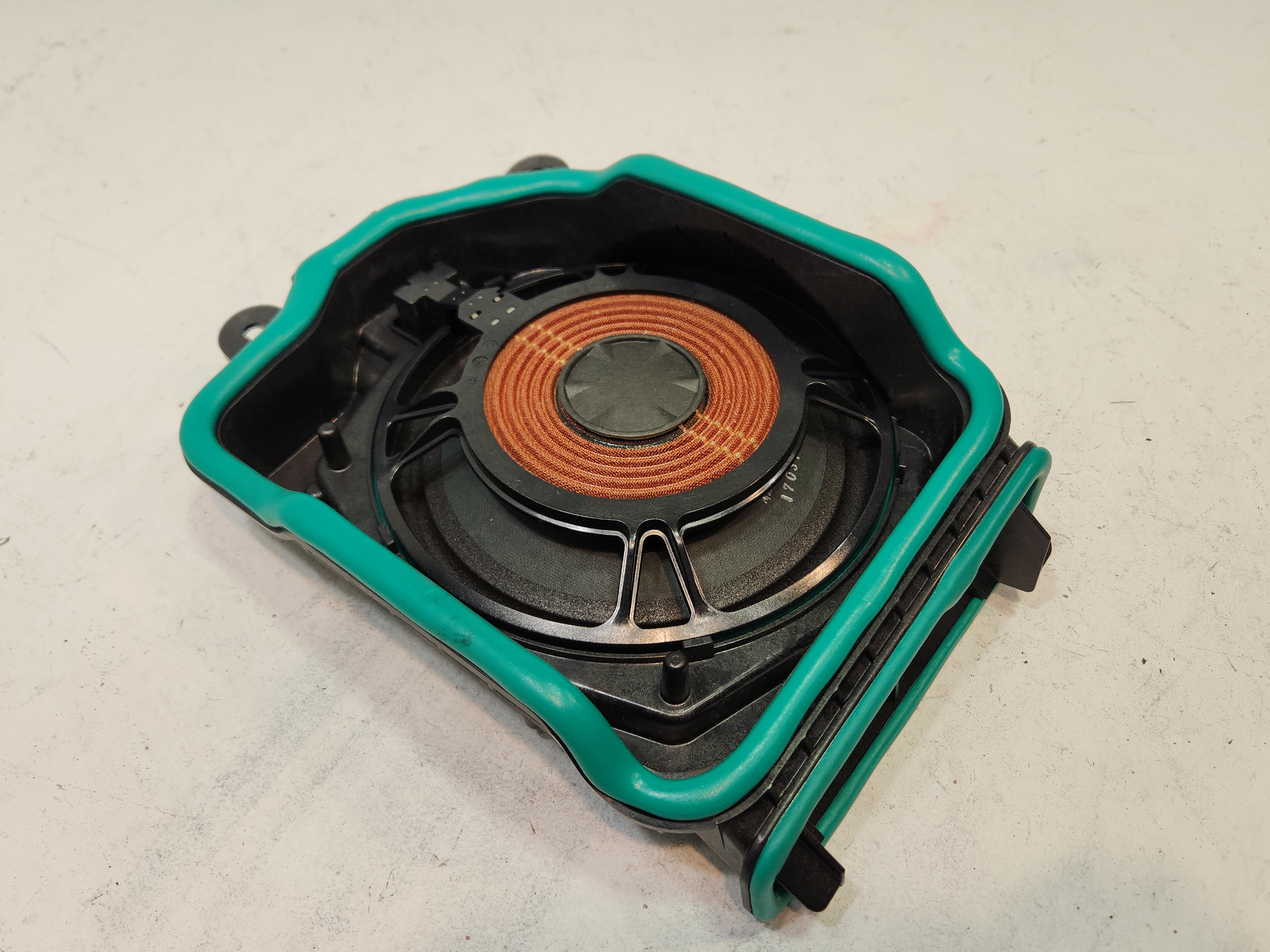 2018-2022 BMW 530 G30 FRONT LEFT DRIVER SIDE FLOOR SUBWOOFER SPEAKER OEM