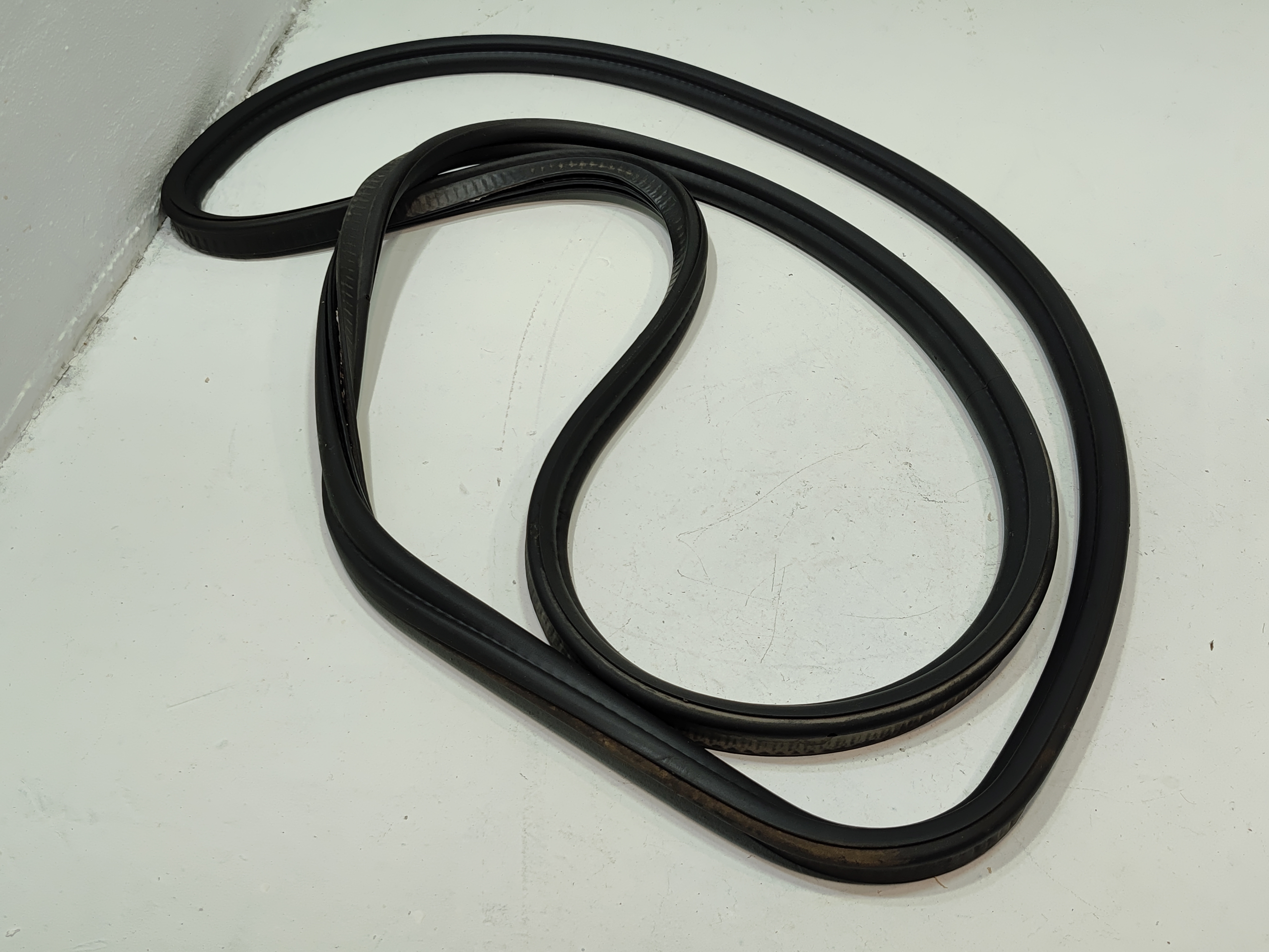11-16 BMW 550i xDrive F10 Trunk Lid Tailgate Liftgate Body Weatherstrip Seal OEM