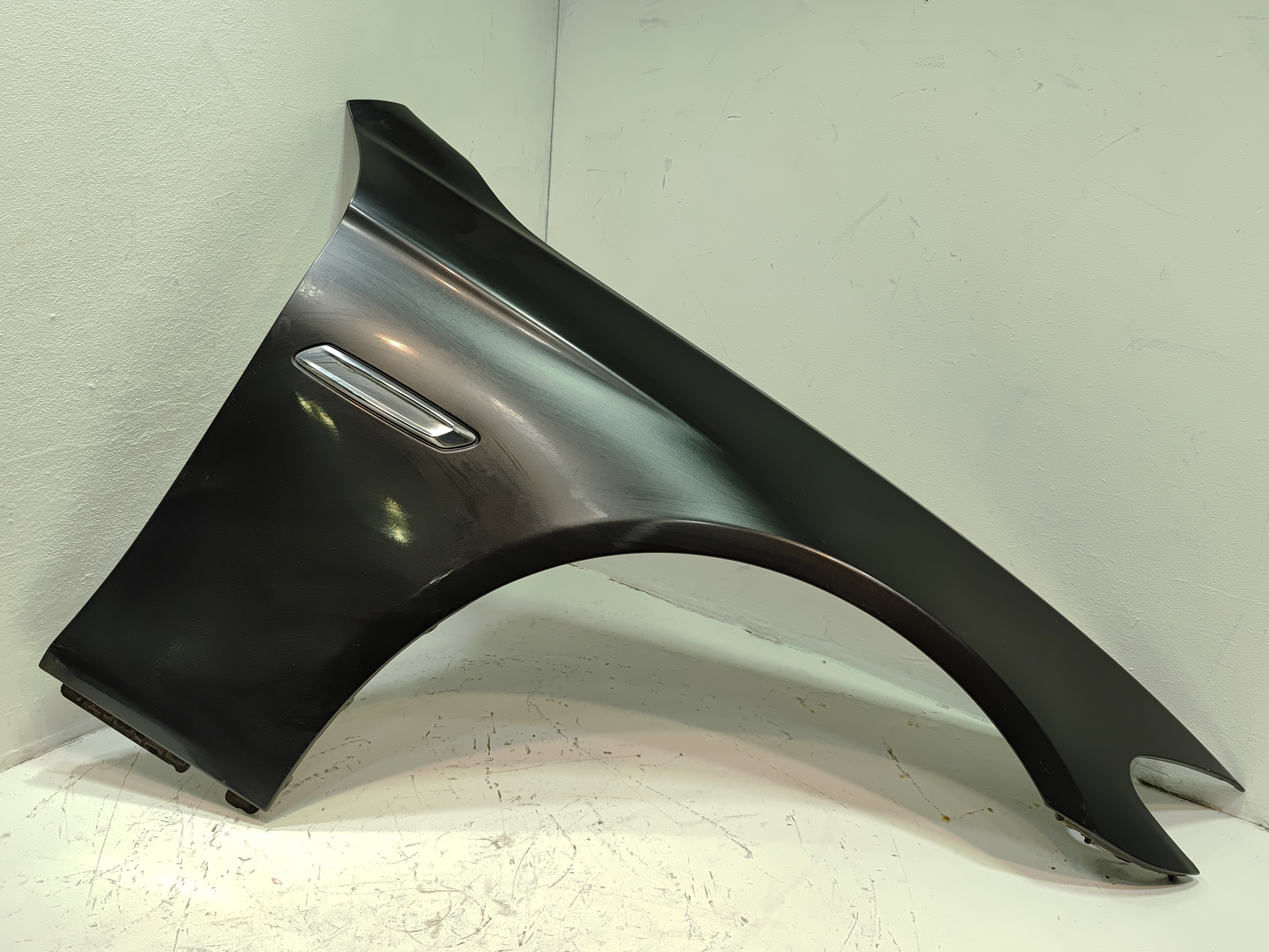 2011-2016 BMW 550I XDRIVE F10 FRONT RIGHT PASSENGER SIDE SIDE FENDER COVER OEM