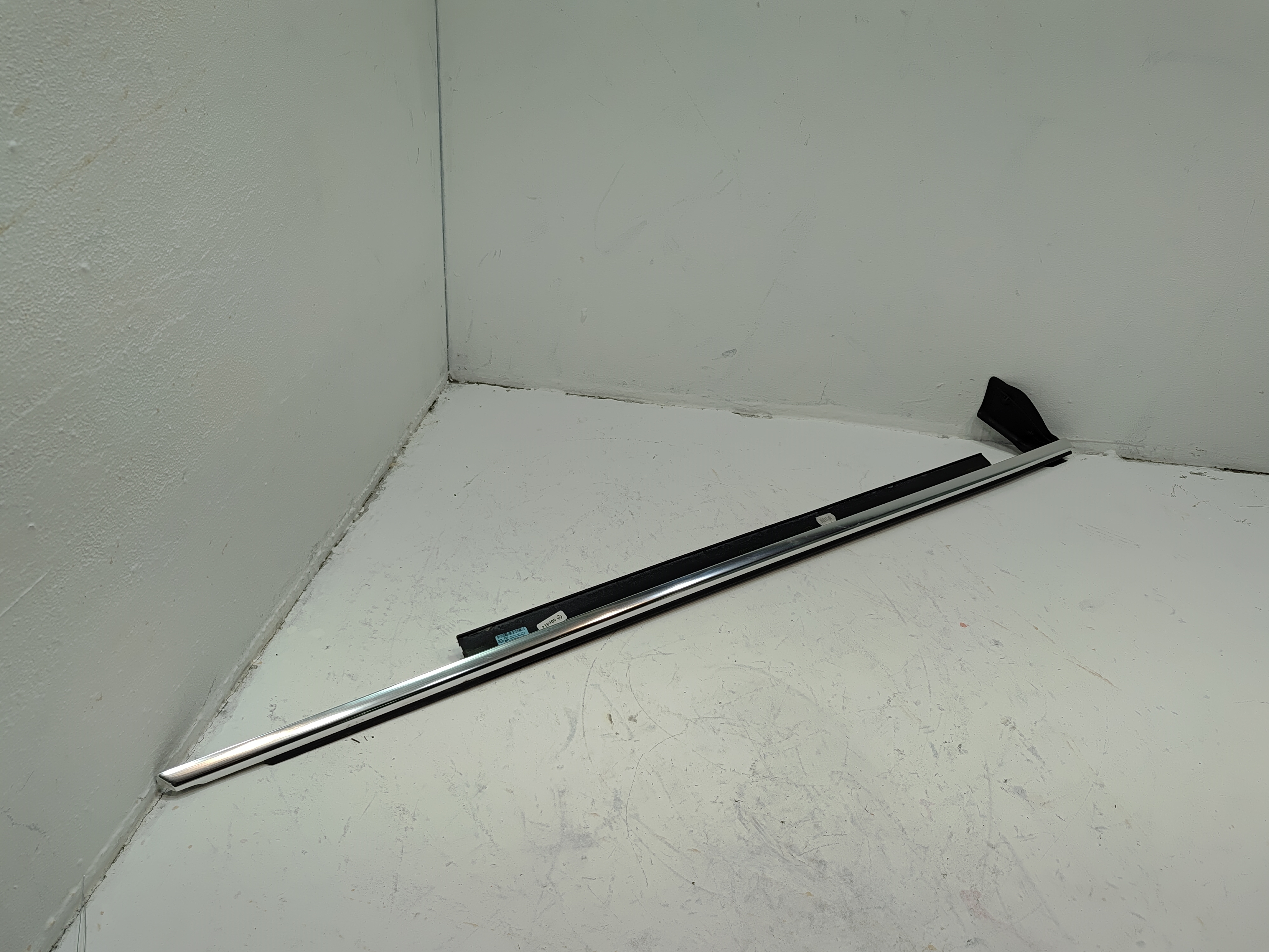 2012 - 2018 AUDI A6 FRONT RIGHT PASSENGER SIDE DOOR WINDOW BELT MOLDING OEM