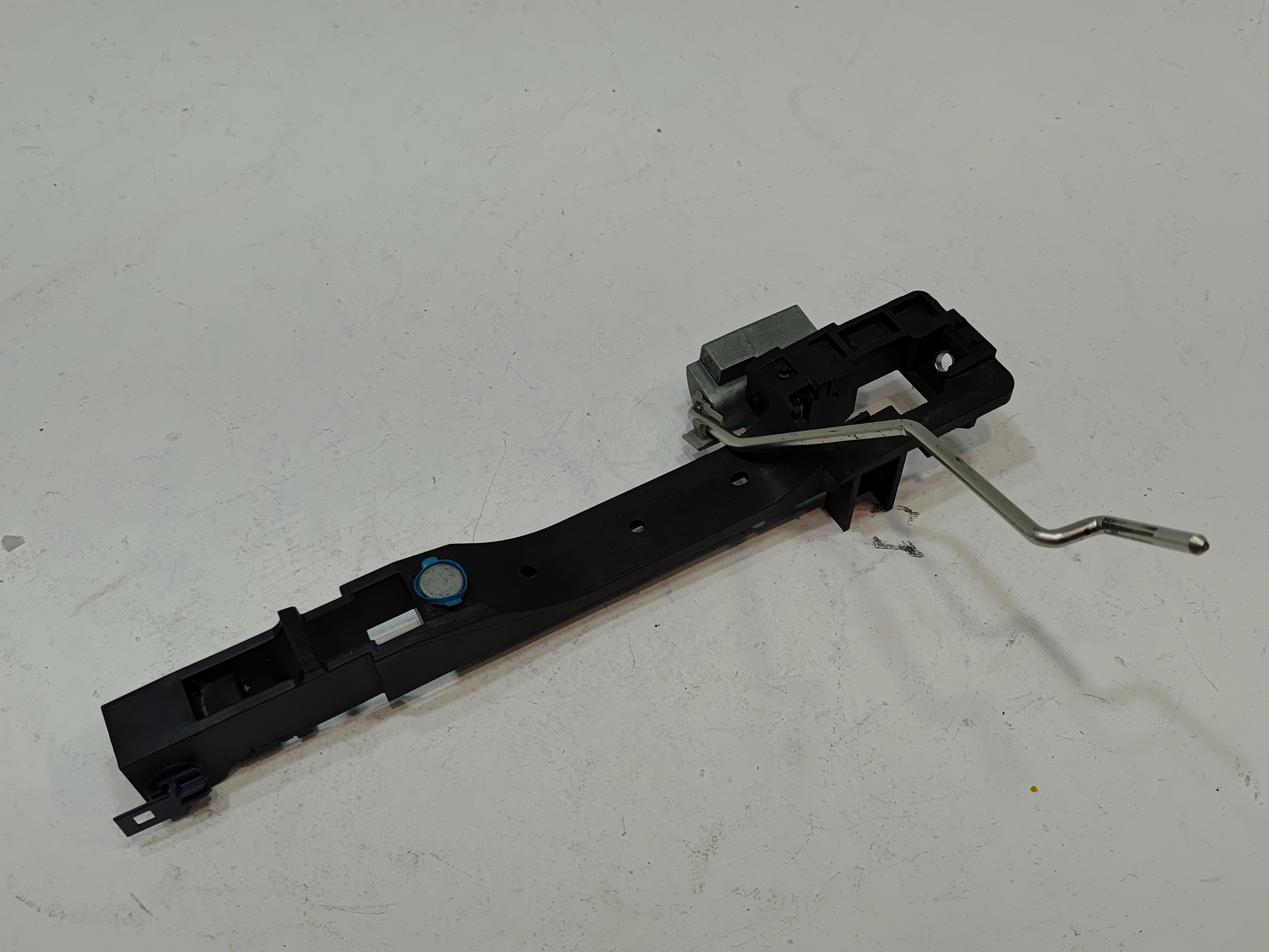 2016-2022 HONDA PILOT FRONT DRIVER SIDE EXTERIOR DOOR HANDLE BASE BRACKET OEM