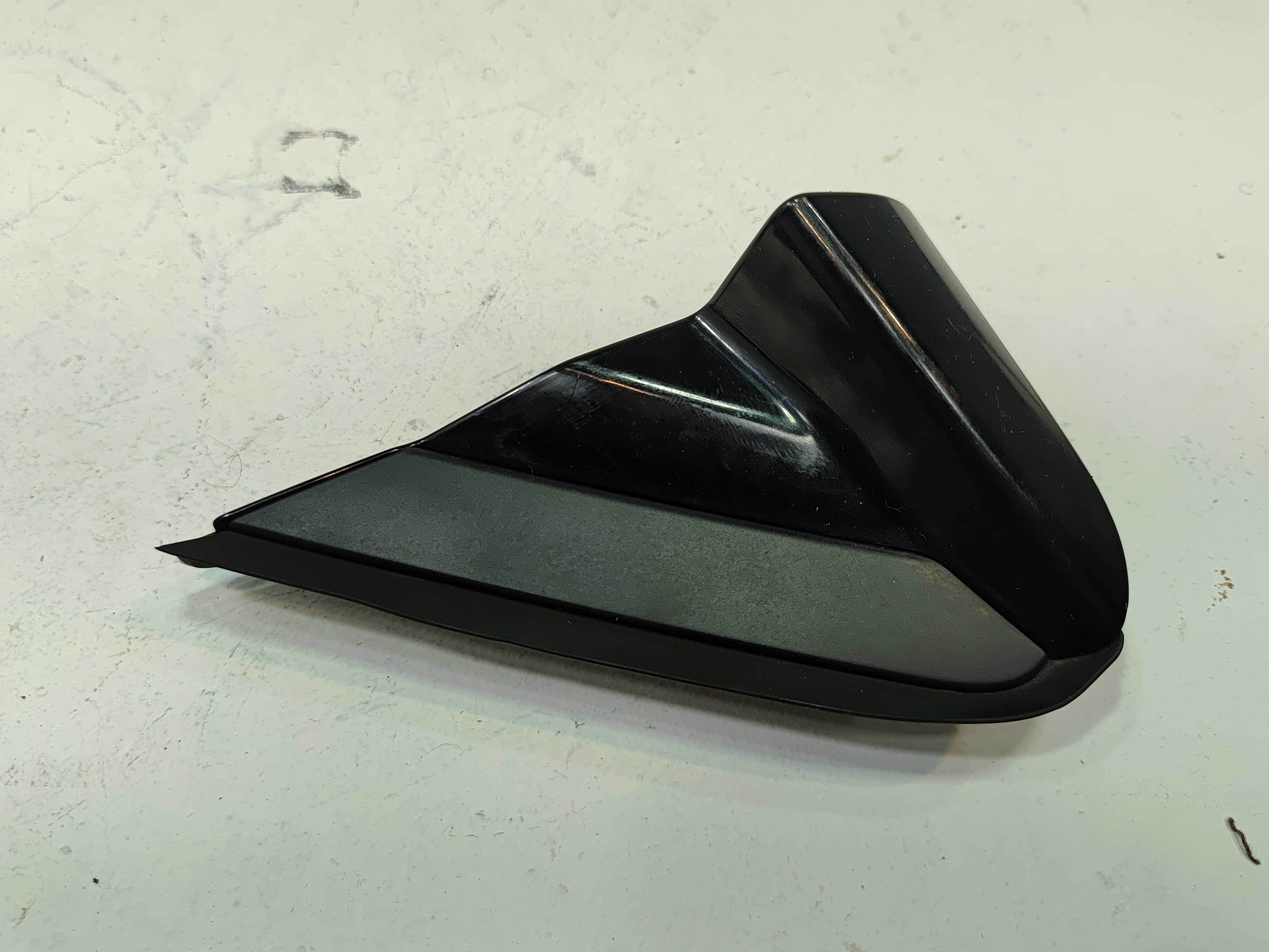 2021-2022 HONDA PILOT FRONT DRIVER SIDE FENDER CORNER MOLDING OEM