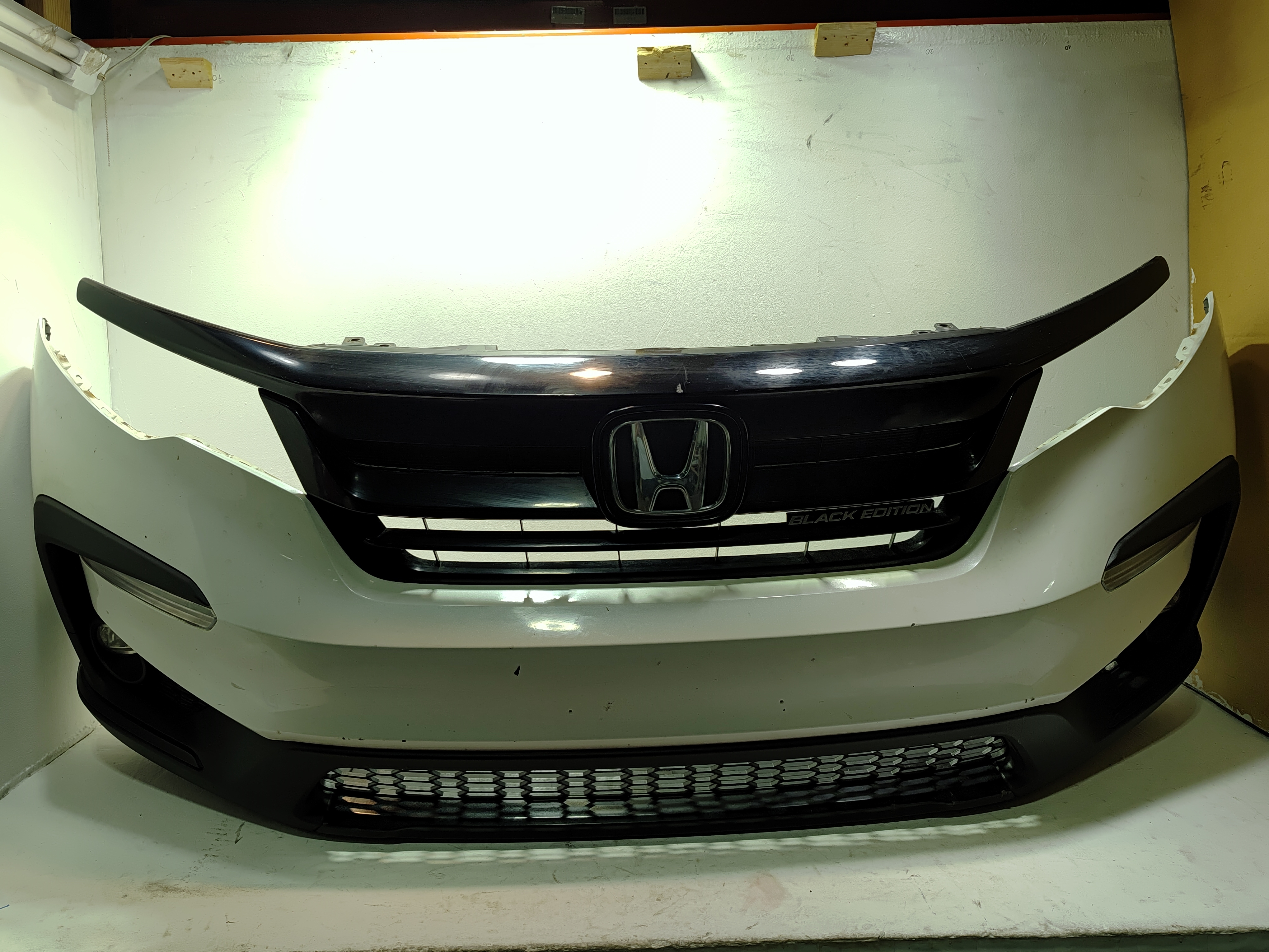 2019-2022 HONDA PILOT FRONT BUMPER COVER FOG & TURN LIGHS OEM