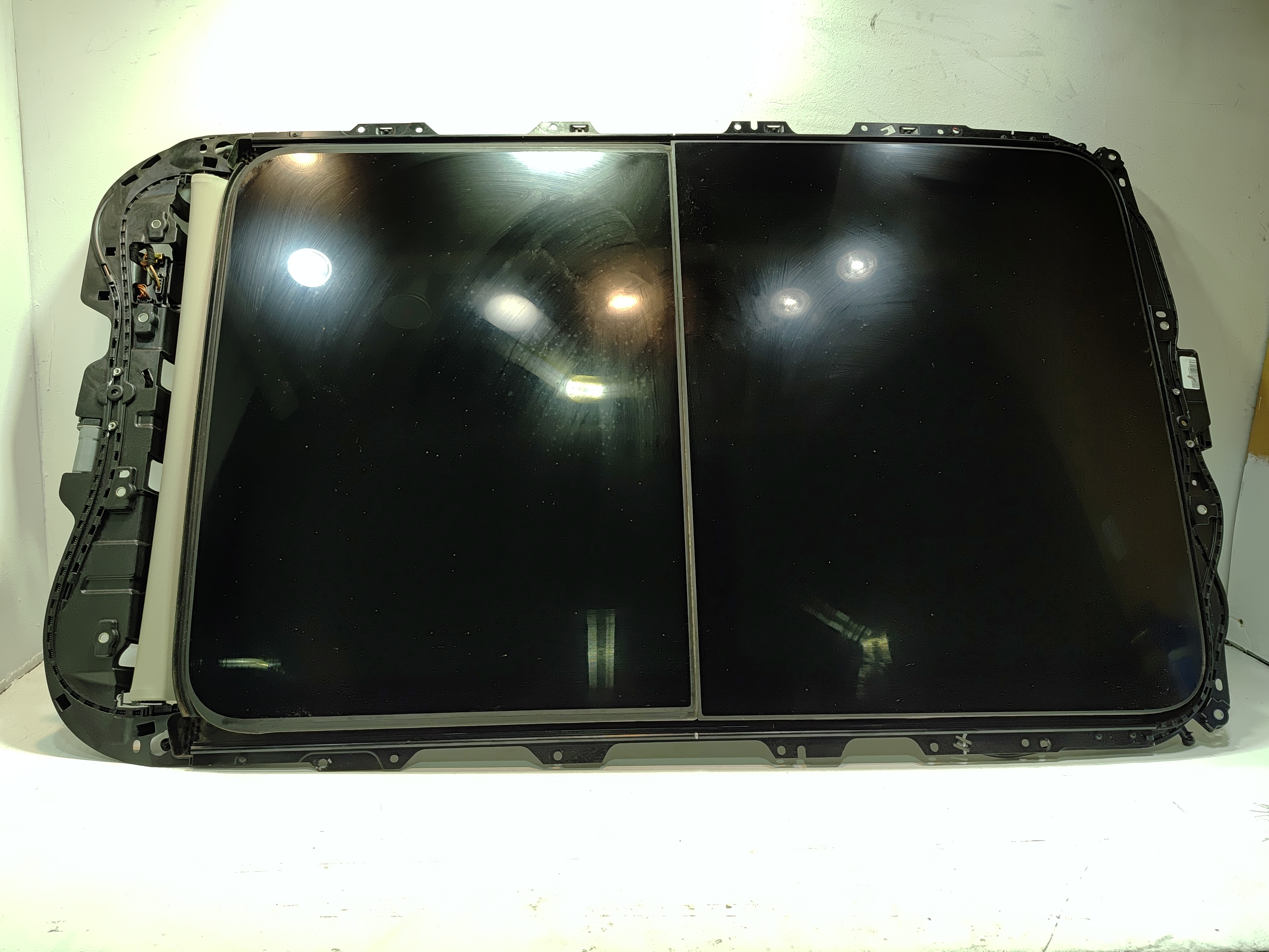 2018-2023 VOLKSWAGEN ATLAS SUNROOF SUN ROOF WINDOW GLASS & MOTORS & SHADE OEM