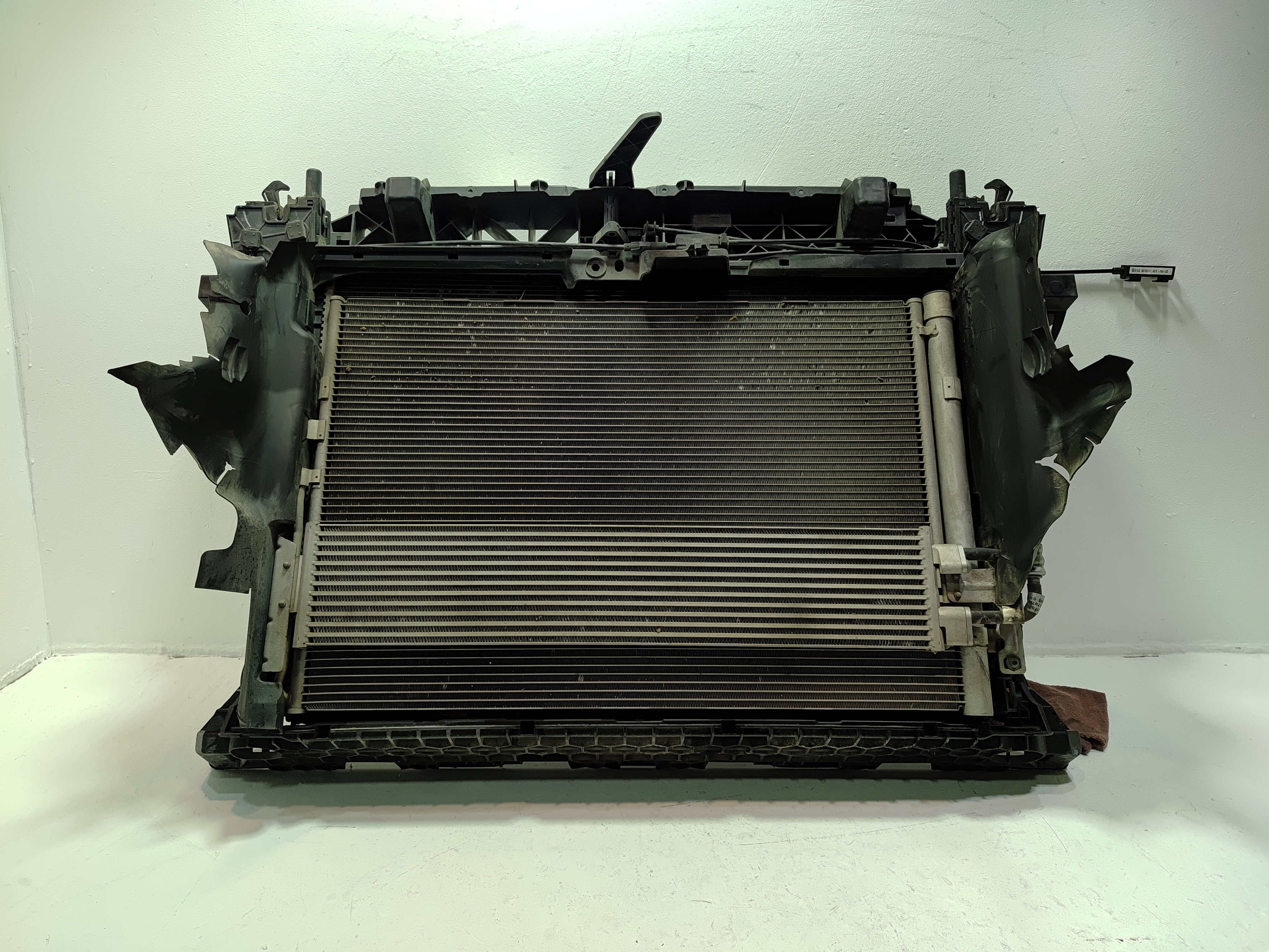 2021 Volkswagen Atlas 3.6L Engine Cooling Radiator w/Core Support Assembly OEM