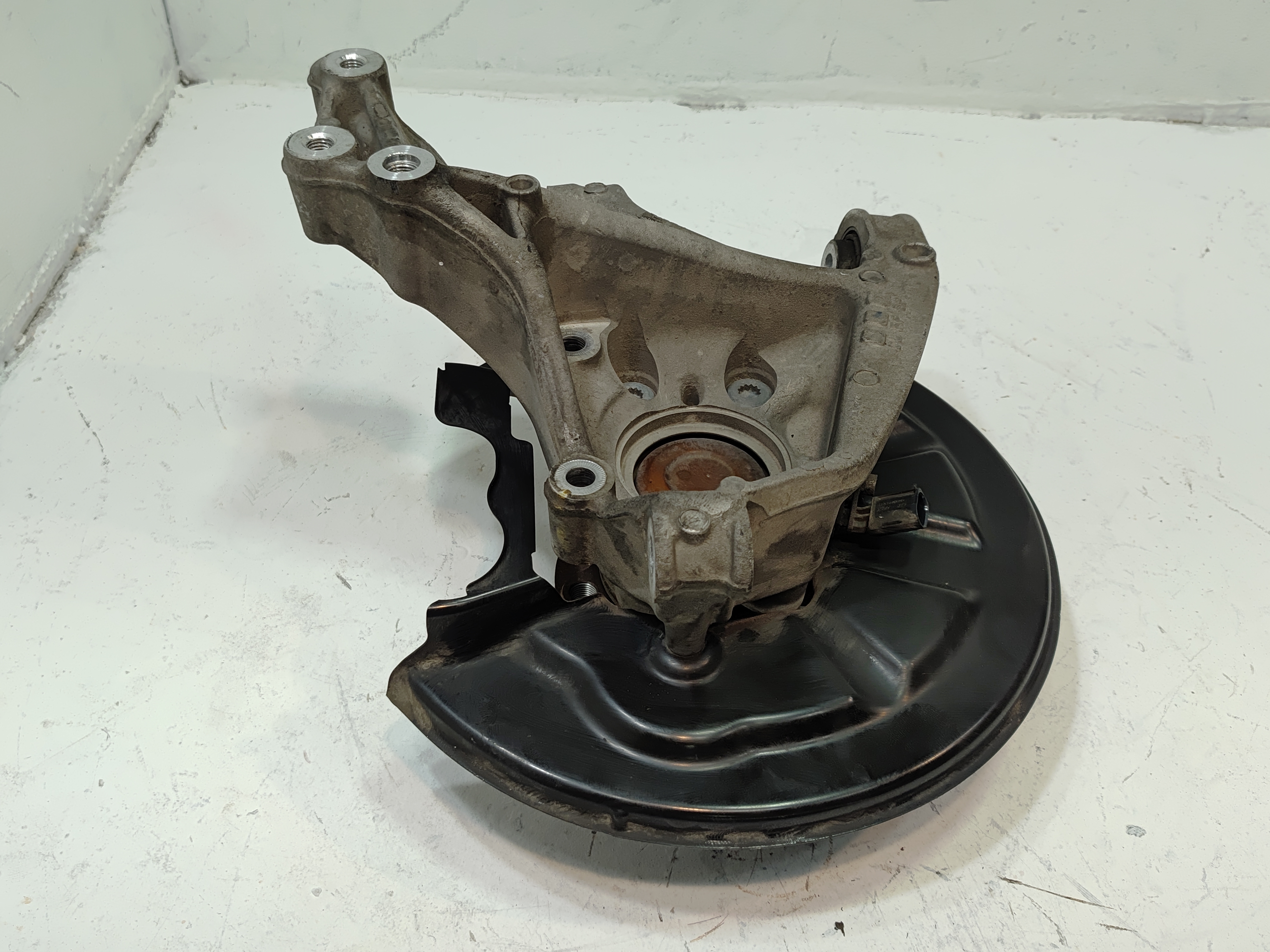 2018-2023 VOLKSWAGEN ATLAS REATR LEFT DRIVER SIDE SPINDLE KNUCKLE HUB OEM