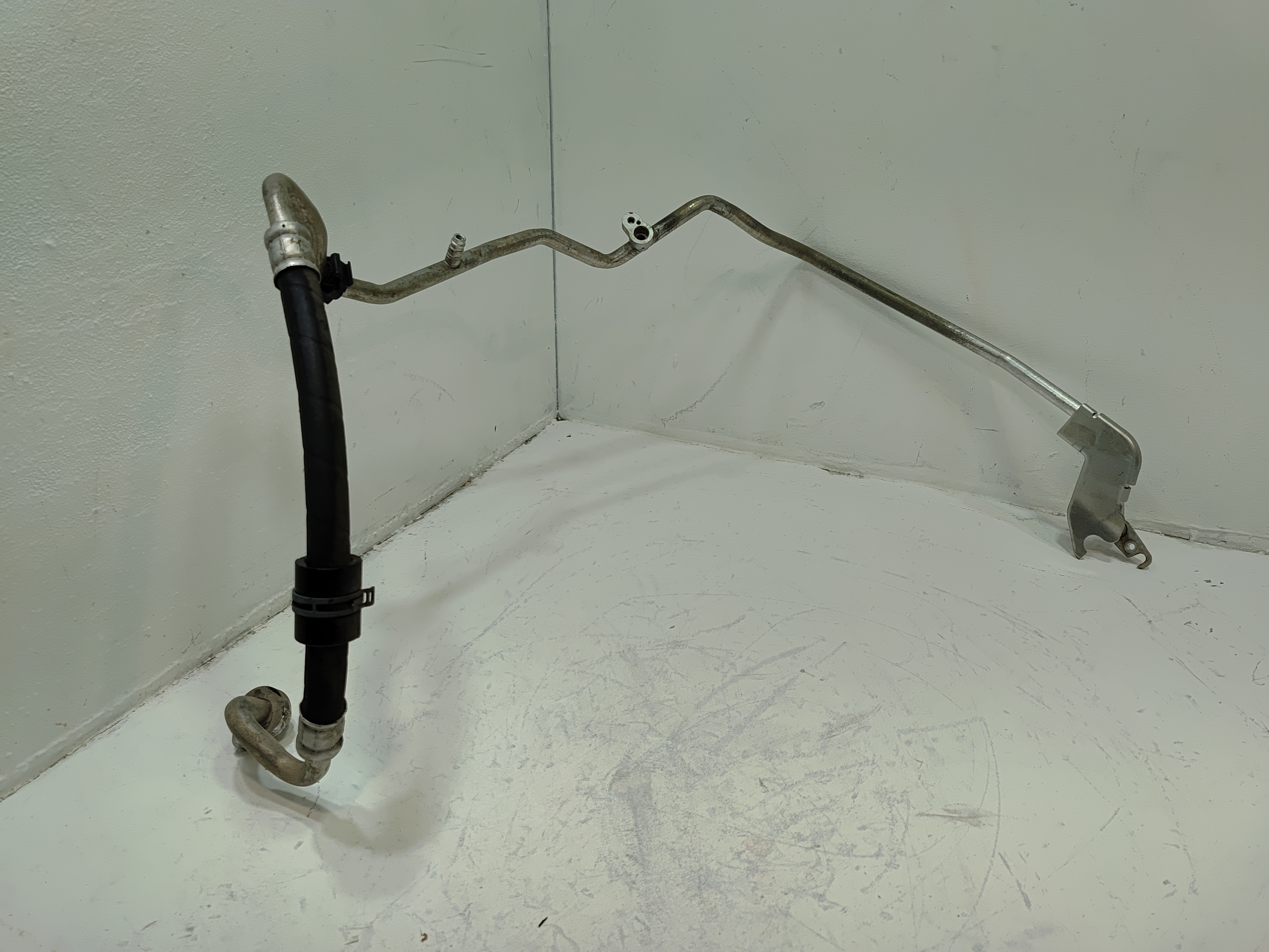 2019 - 2023 VOLKSWAGEN ATLAS AC REFRIGERANT SUCTION HOSE LINE PIPE OEM