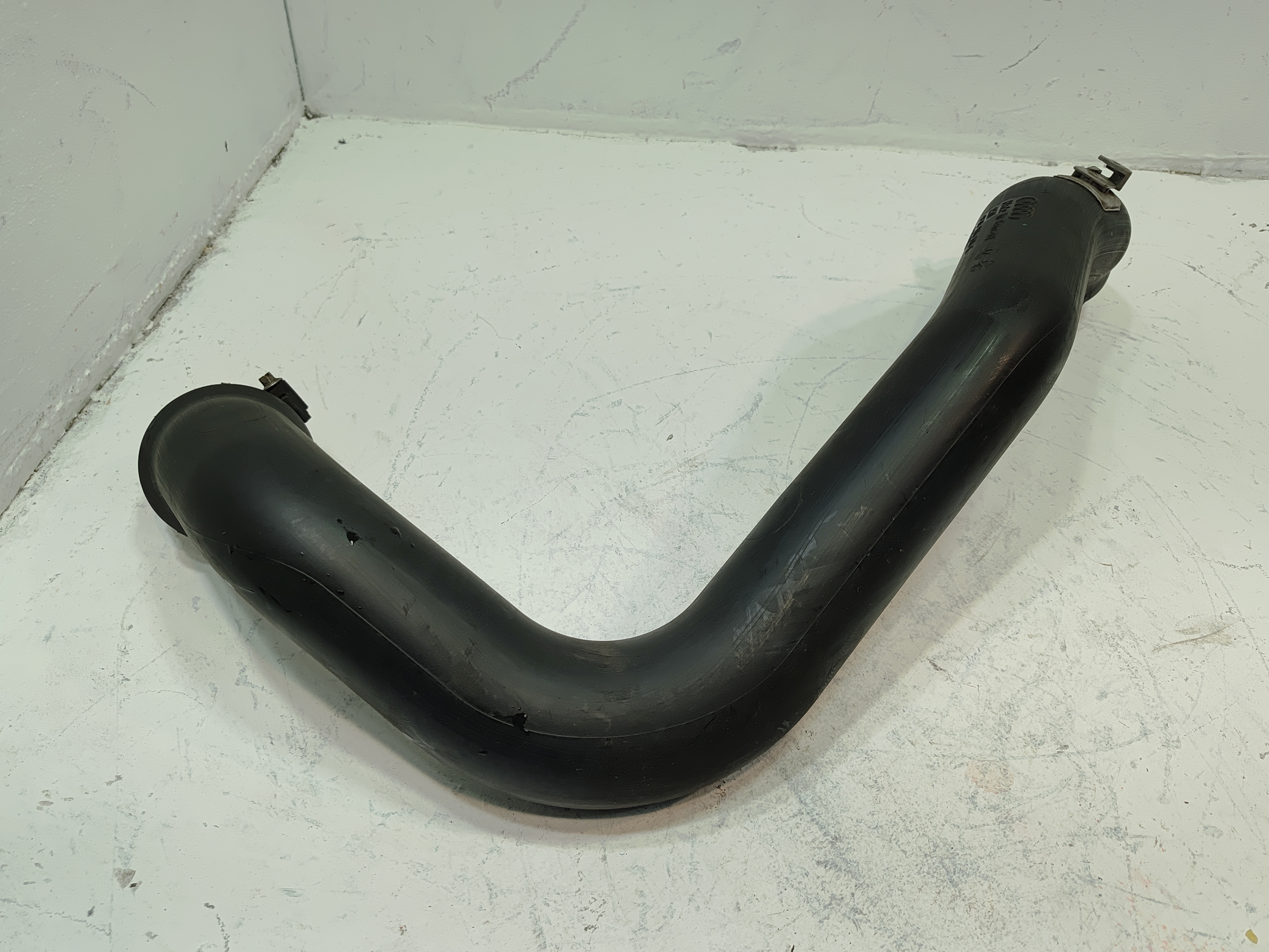 18-2024 AUDI S5 3.0L DRIVER SIDE INTERCOOLER OUTLET HOSE W/O PRESSURE SENSOR OEM