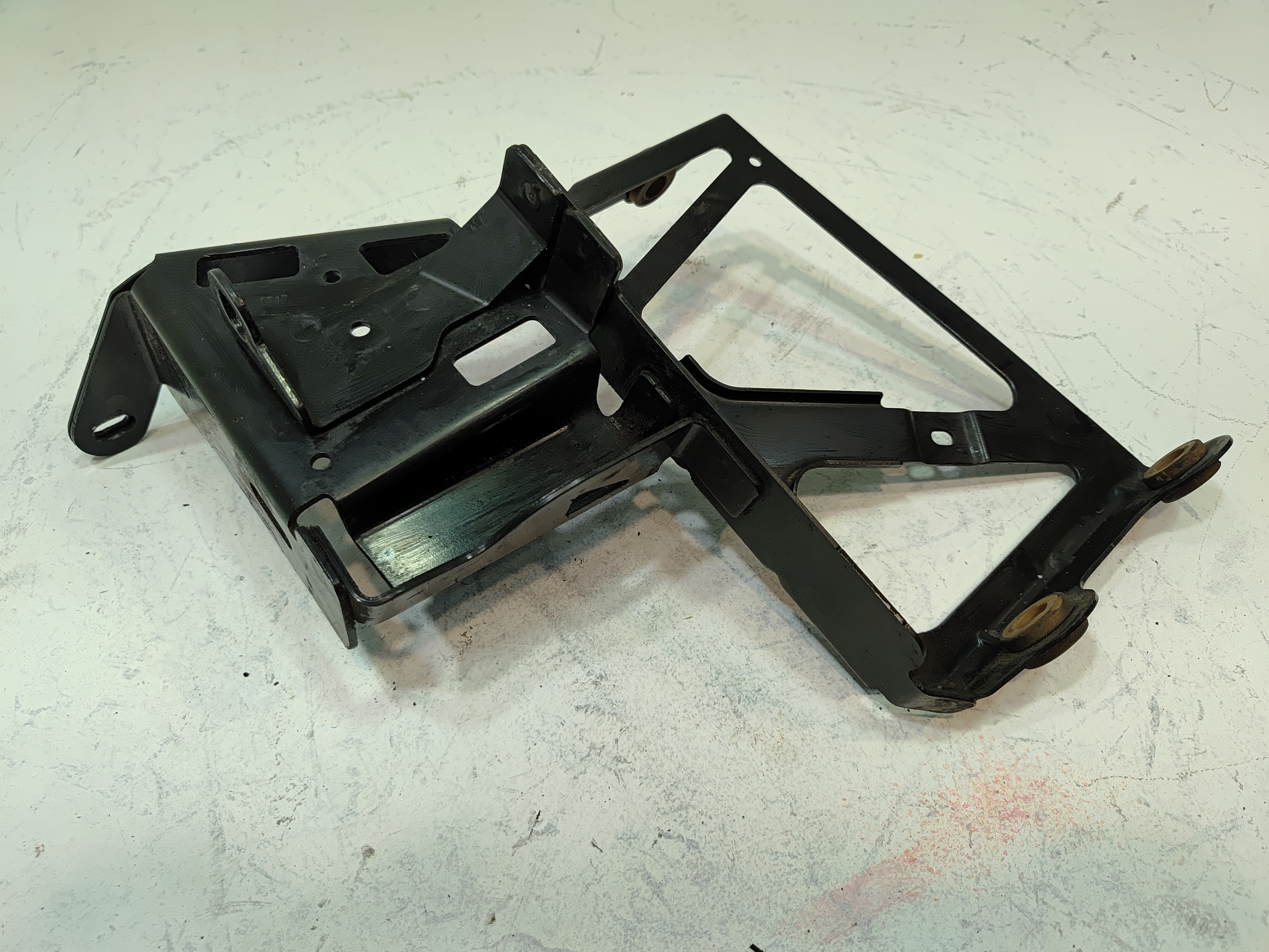 2018-2019 AUDI S5 SPORTBACK RADIATOR MOUNT BRACKET SUPPORT OEM