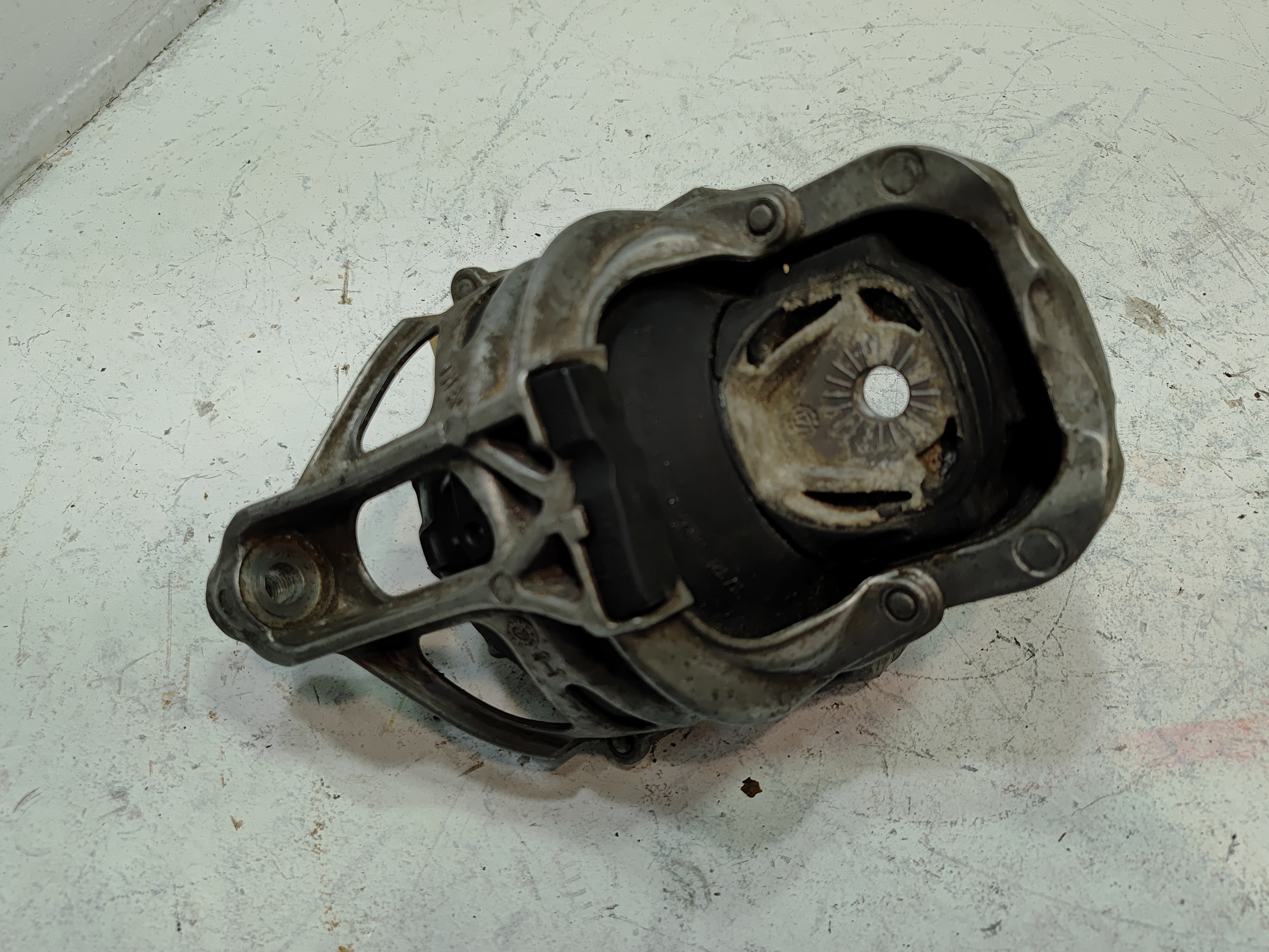 2018- 24 AUDI A5 SPORTBACK 3.0L ENGINE FRONT RIGHT MOUNT INSULATOR SUPPORT OEM