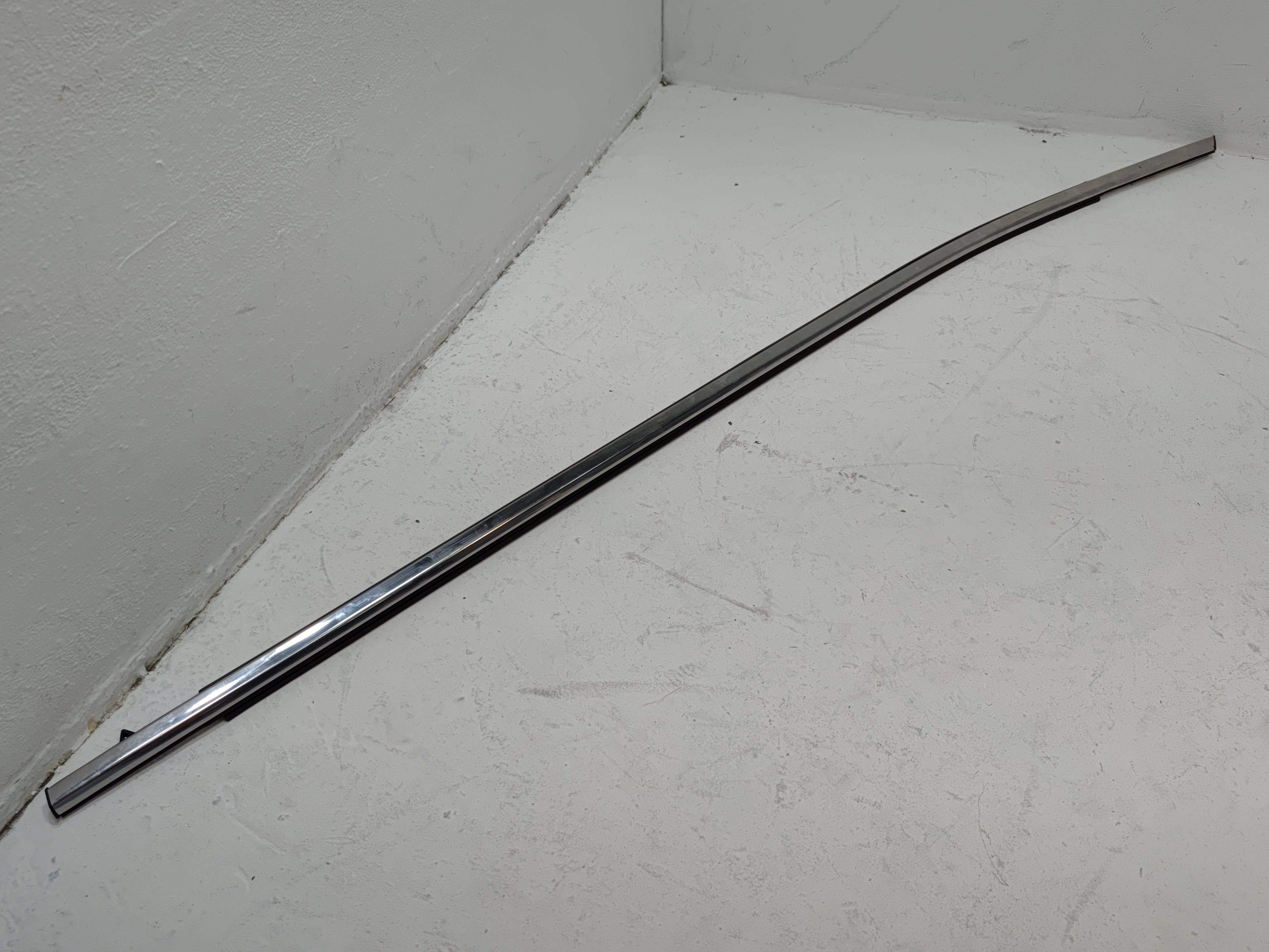 2018-2025 TOYOTA CAMRY FRONT LEFT DRIVER SIDE DOOR WINDOW UPPER MOLDING OEM