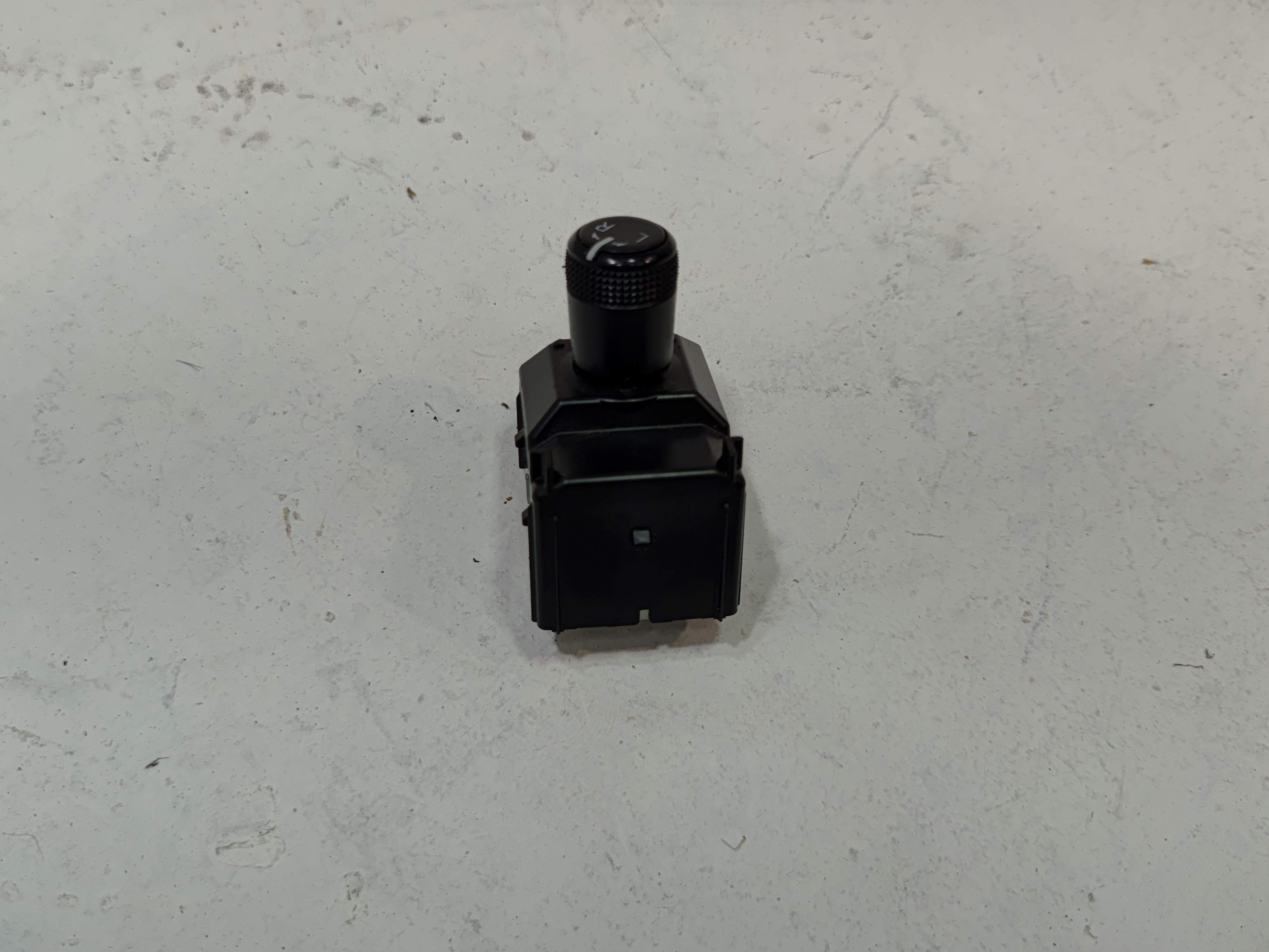 2018-20 TOYOTA CAMRY SE LE FRONT LEFT SIDE DOOR OUTER MIRROR CONTROL SWITCH OEM